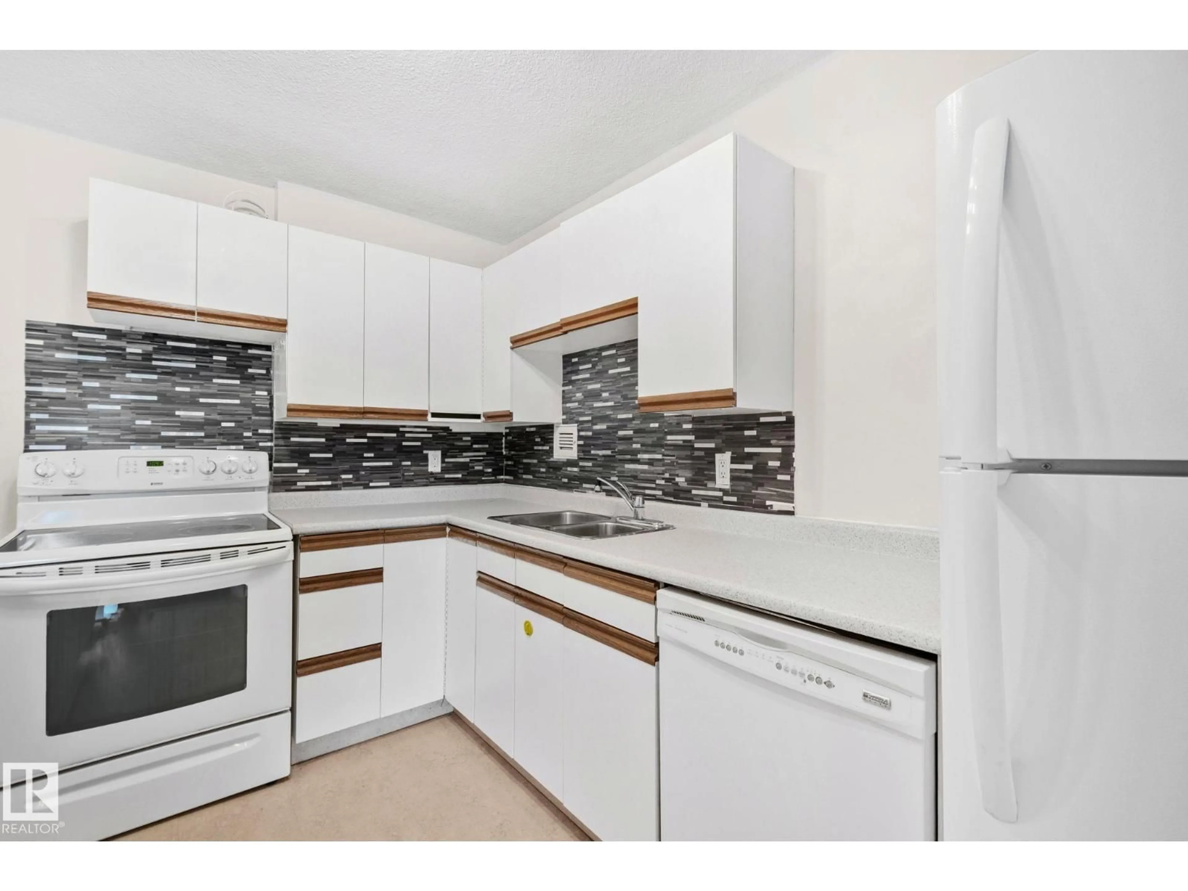 Standard kitchen, unknown for 205 - 9940 112 ST NW, Edmonton Alberta T5K1L8