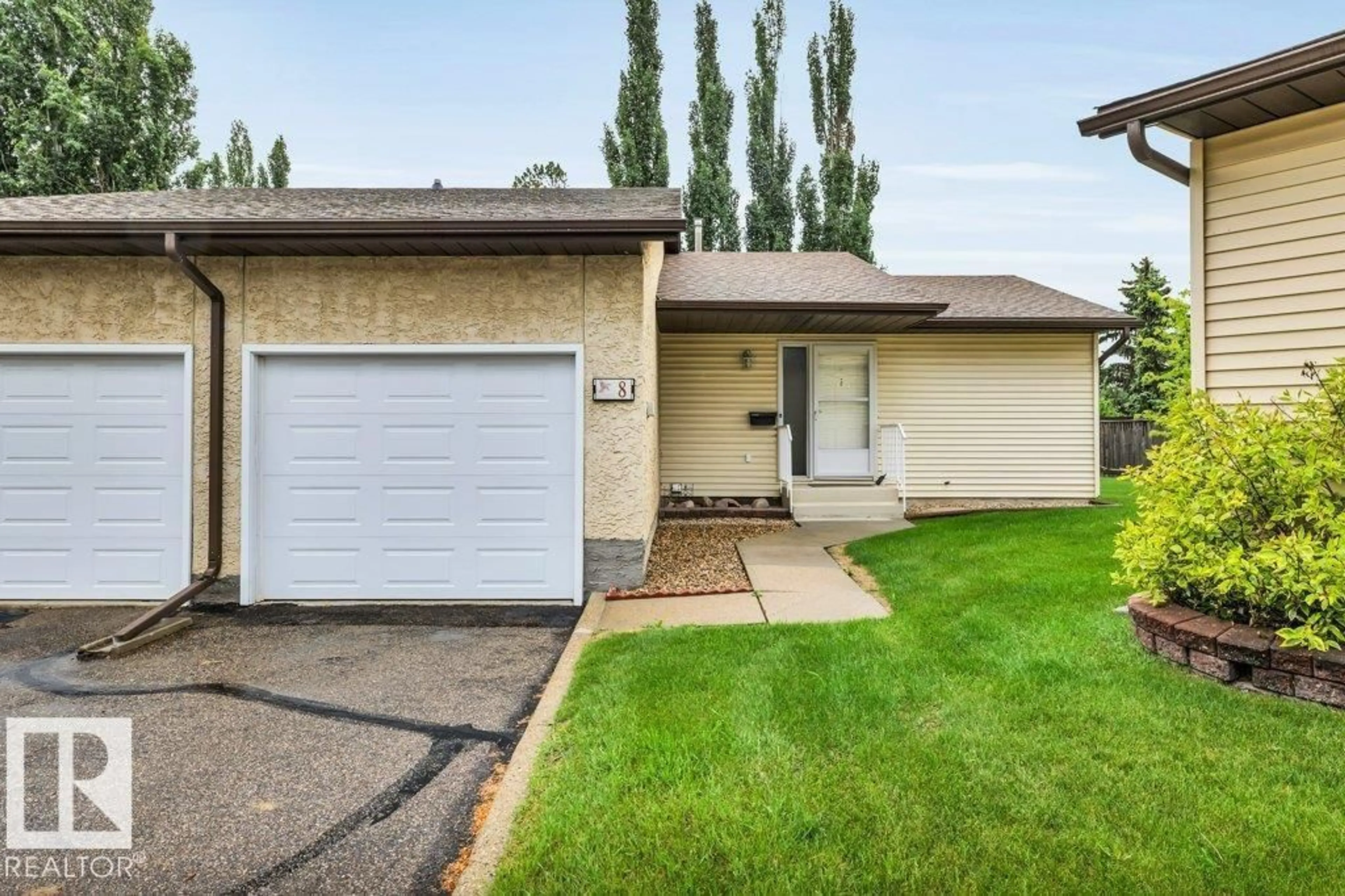 Home with vinyl exterior material, street for 8 PINEVIEW HORIZON, St. Albert Alberta T8N4R6