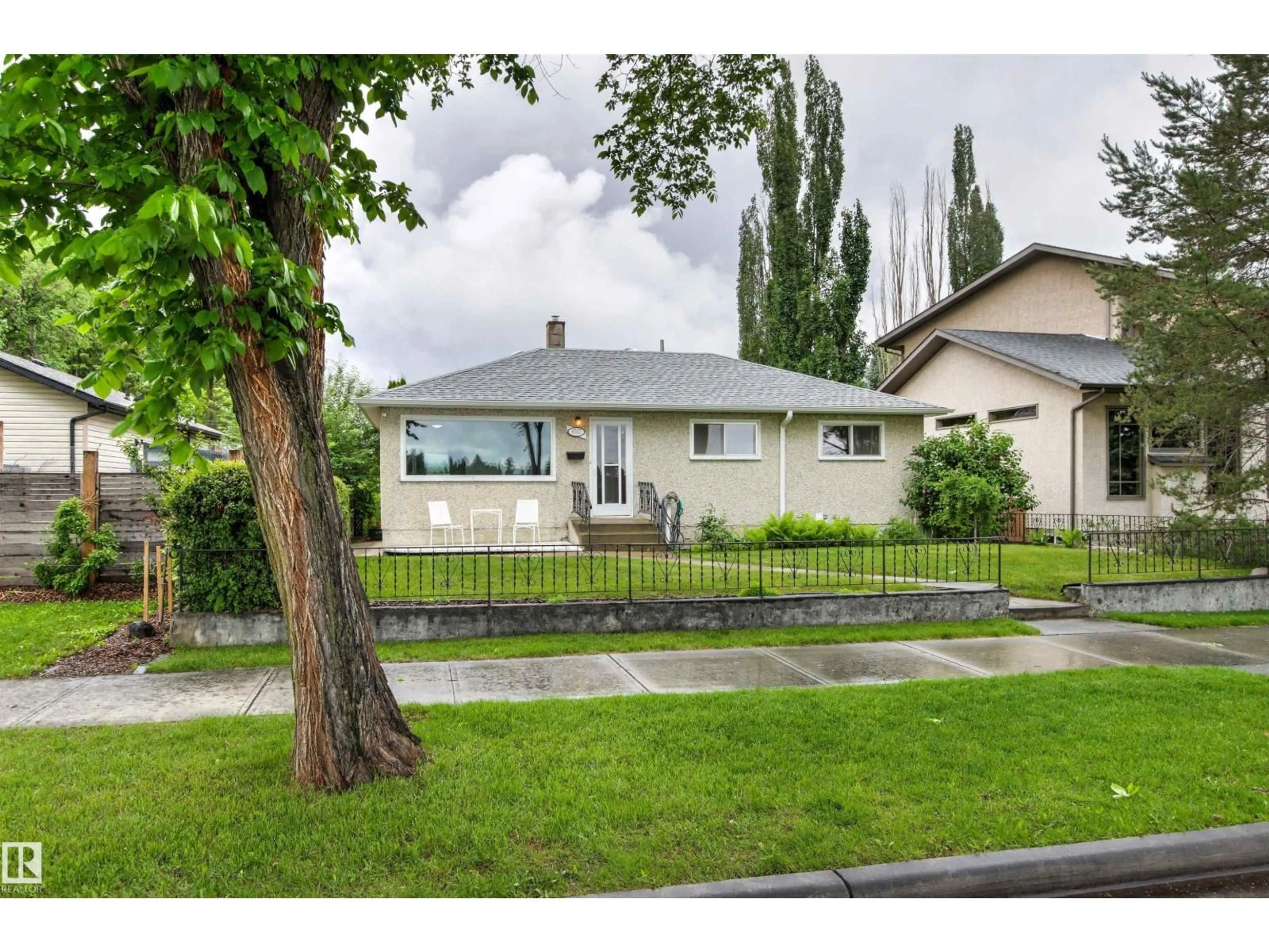 Home with vinyl exterior material, street for 8707 69 AV, Edmonton Alberta T6E0R8