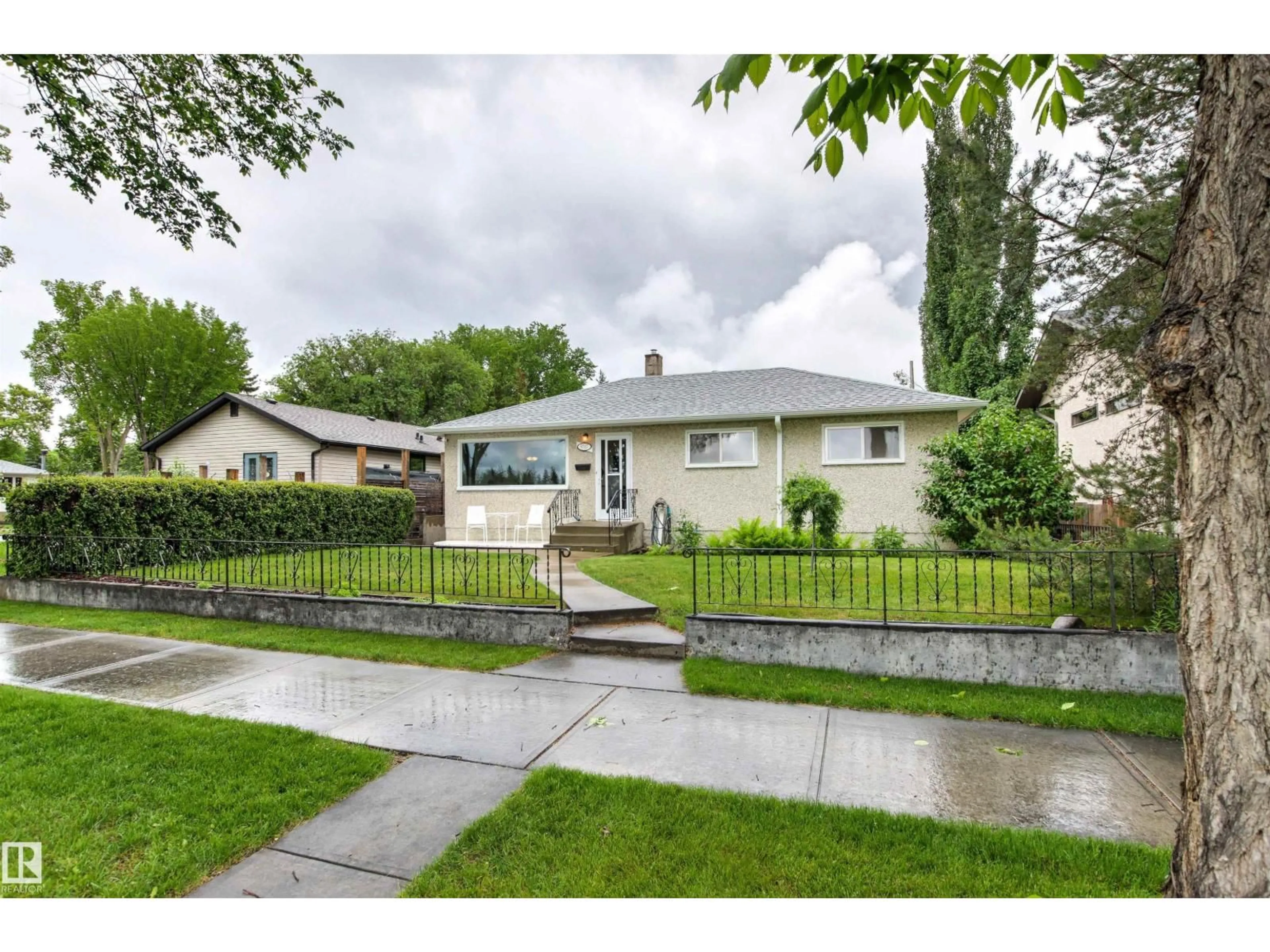 Home with vinyl exterior material, street for 8707 69 AV, Edmonton Alberta T6E0R8