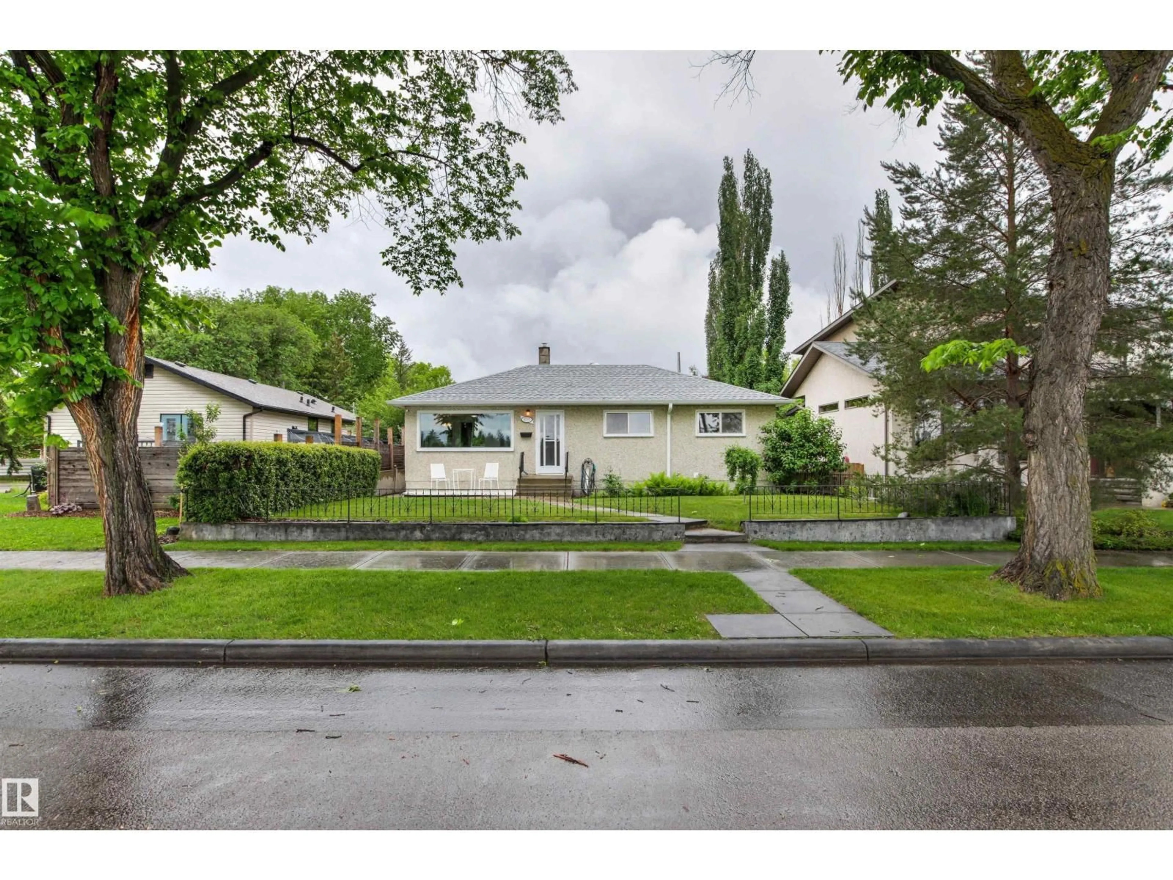 A pic from outside/outdoor area/front of a property/back of a property/a pic from drone, street for 8707 69 AV, Edmonton Alberta T6E0R8