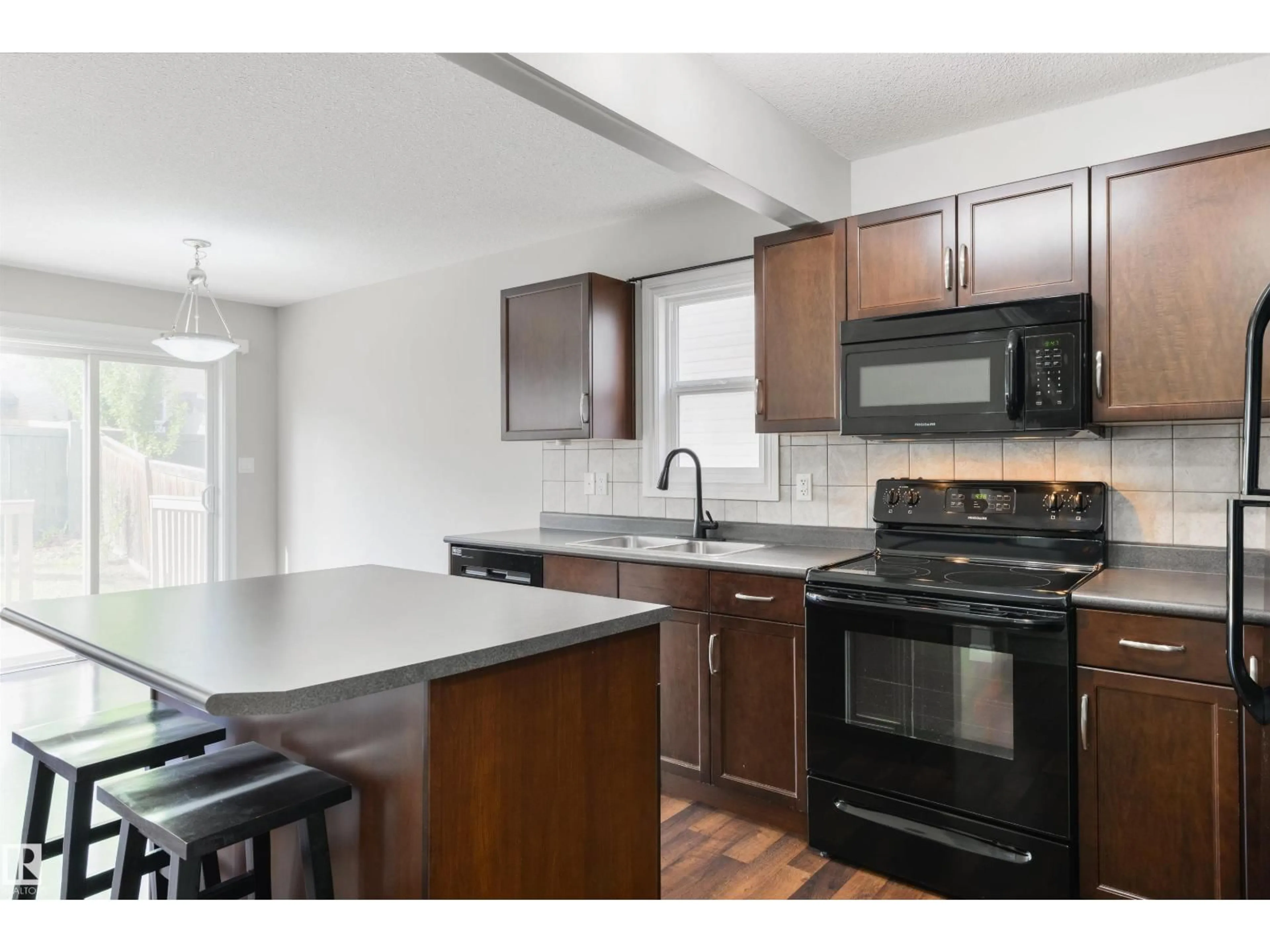 Standard kitchen, unknown for 28 85 SPRUCE VILLAGE DR, Spruce Grove Alberta T7X0L2