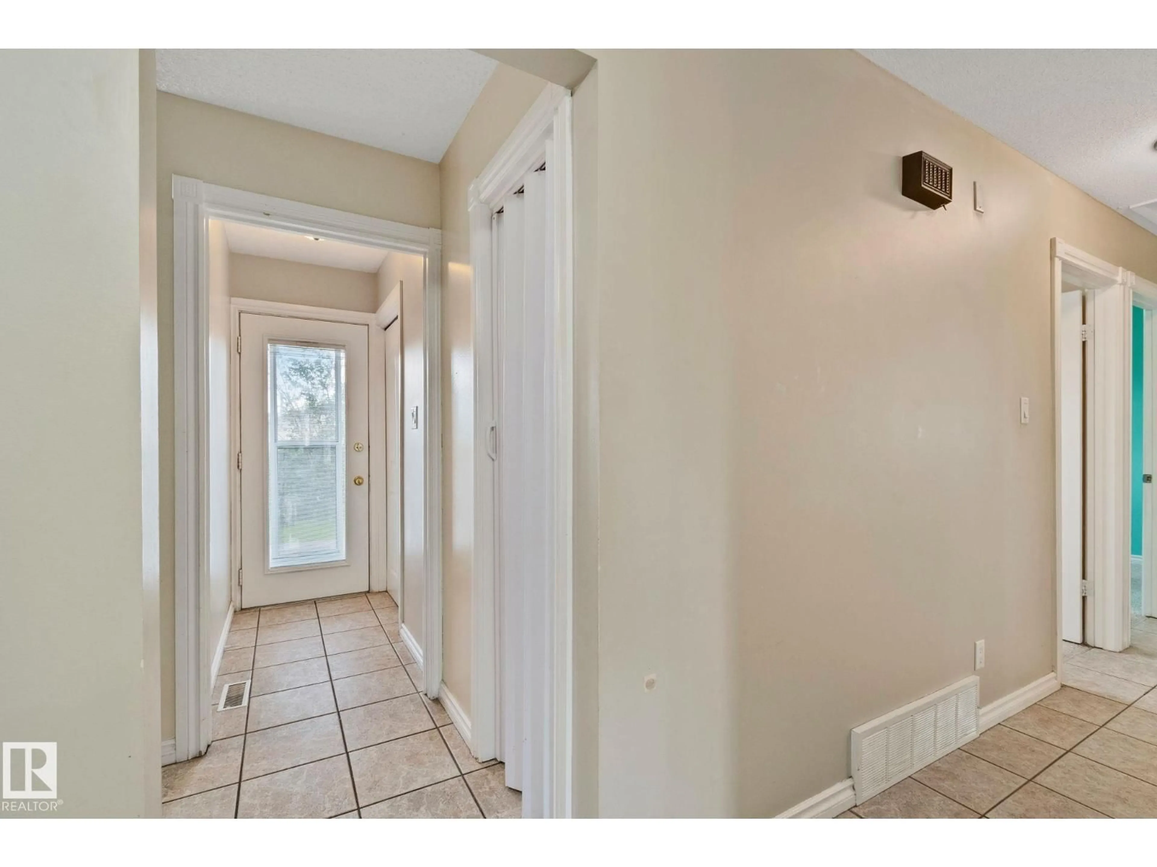 Indoor entryway for 18605 86A AV, Edmonton Alberta T5T1J5