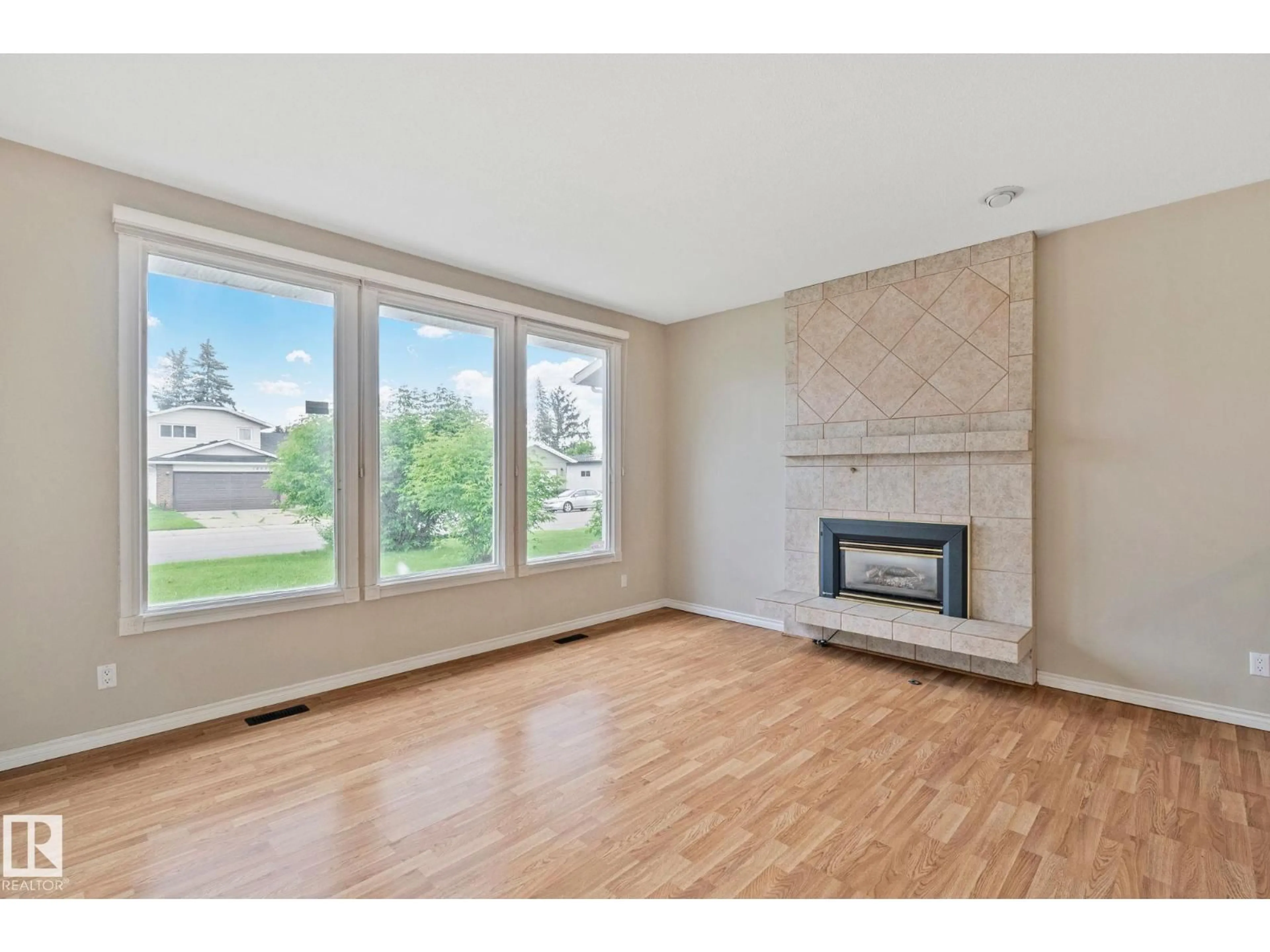 A pic of a room for 18605 86A AV, Edmonton Alberta T5T1J5