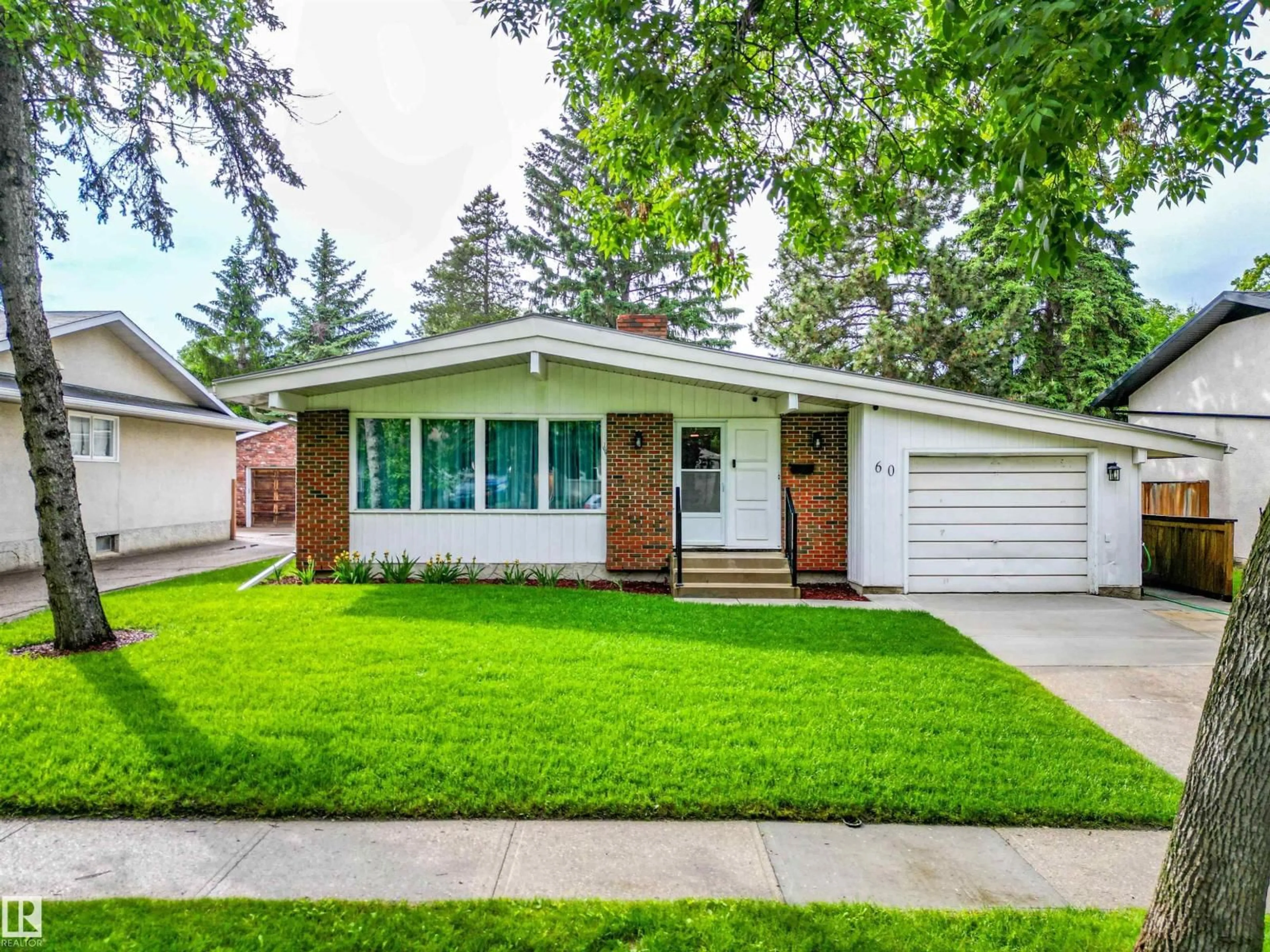 Home with vinyl exterior material, street for 60 FENWICK CR, St. Albert Alberta T8N1W6