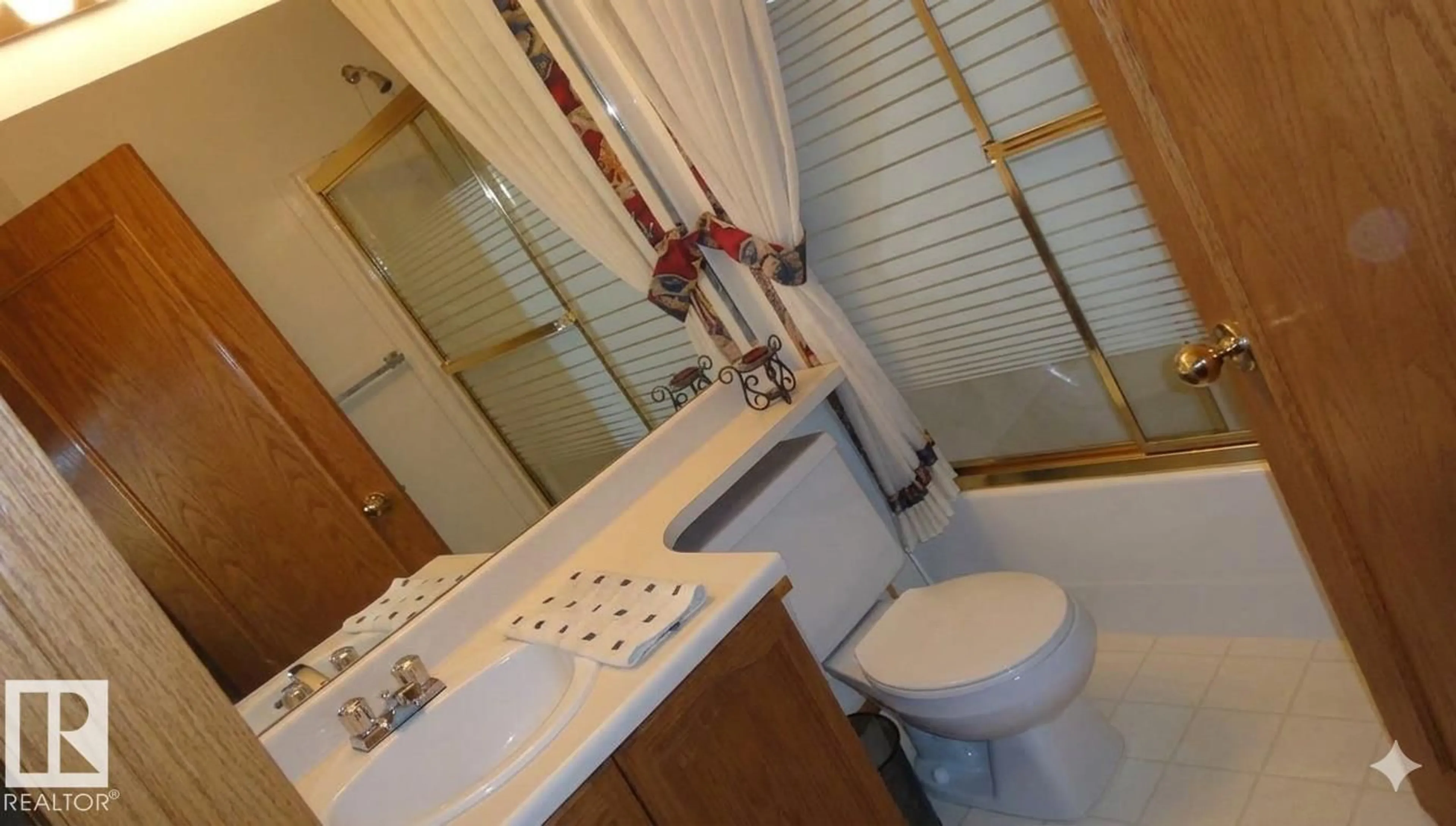 Standard bathroom, unknown for 1188 JOYCE RD, Edmonton Alberta T6L6V4
