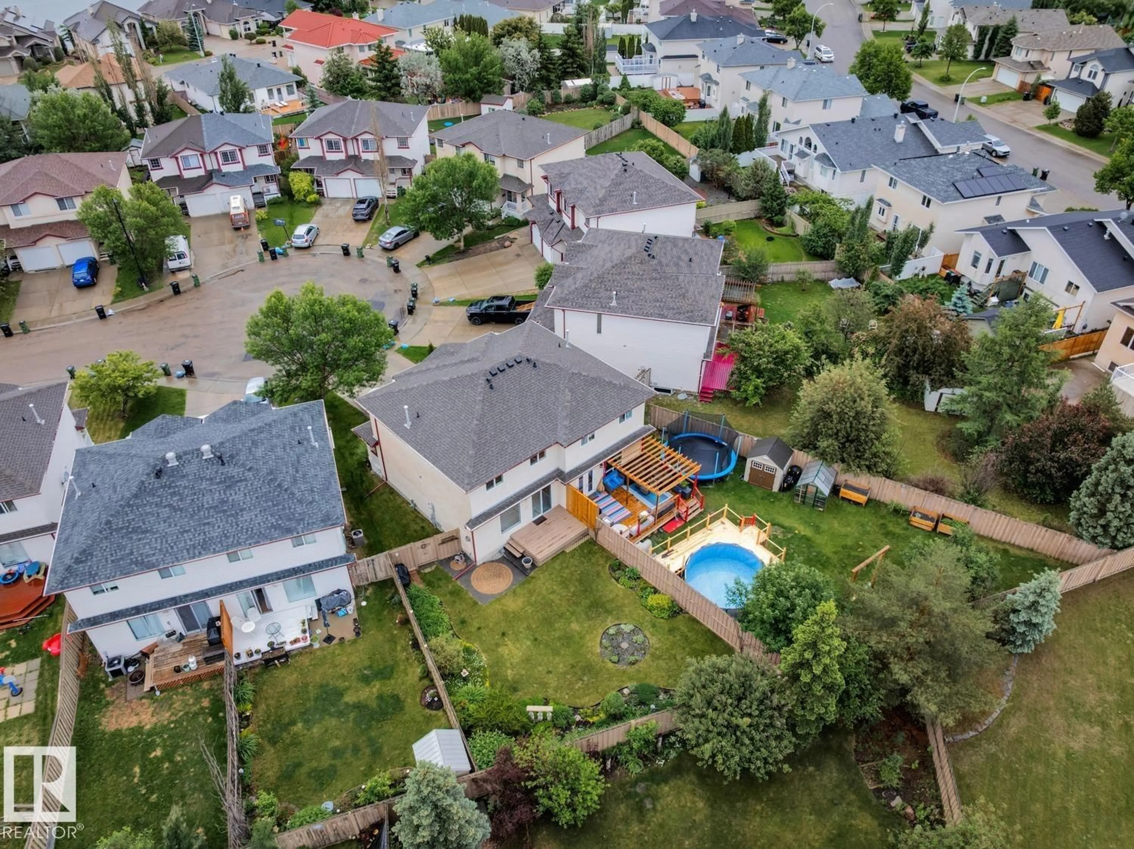 A pic from outside/outdoor area/front of a property/back of a property/a pic from drone, street for 16014 90 ST NW, Edmonton Alberta T5Z3P6