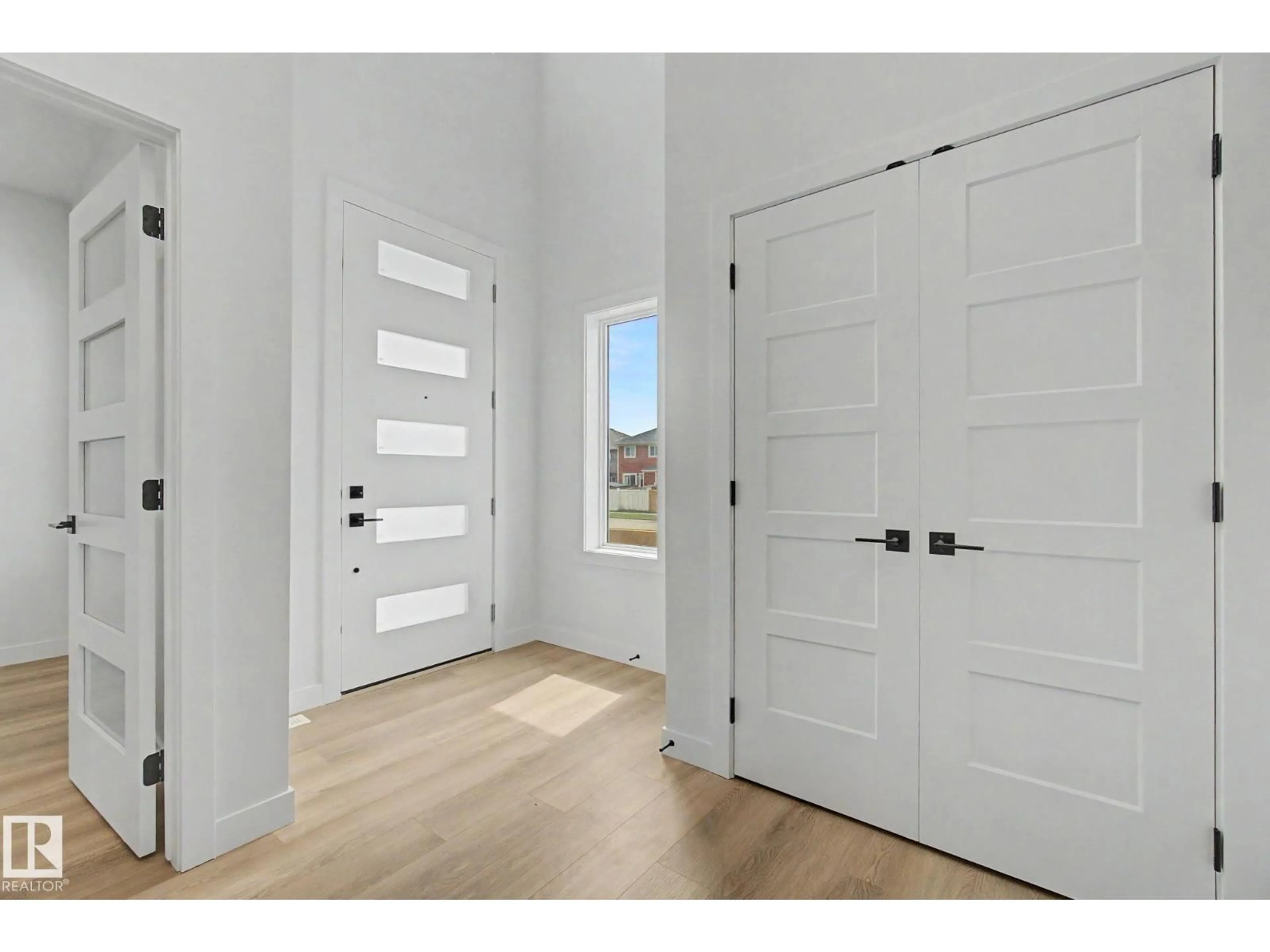 Indoor entryway for 2 WILLOW HEIGHTS DR, Stony Plain Alberta T7Z2J9