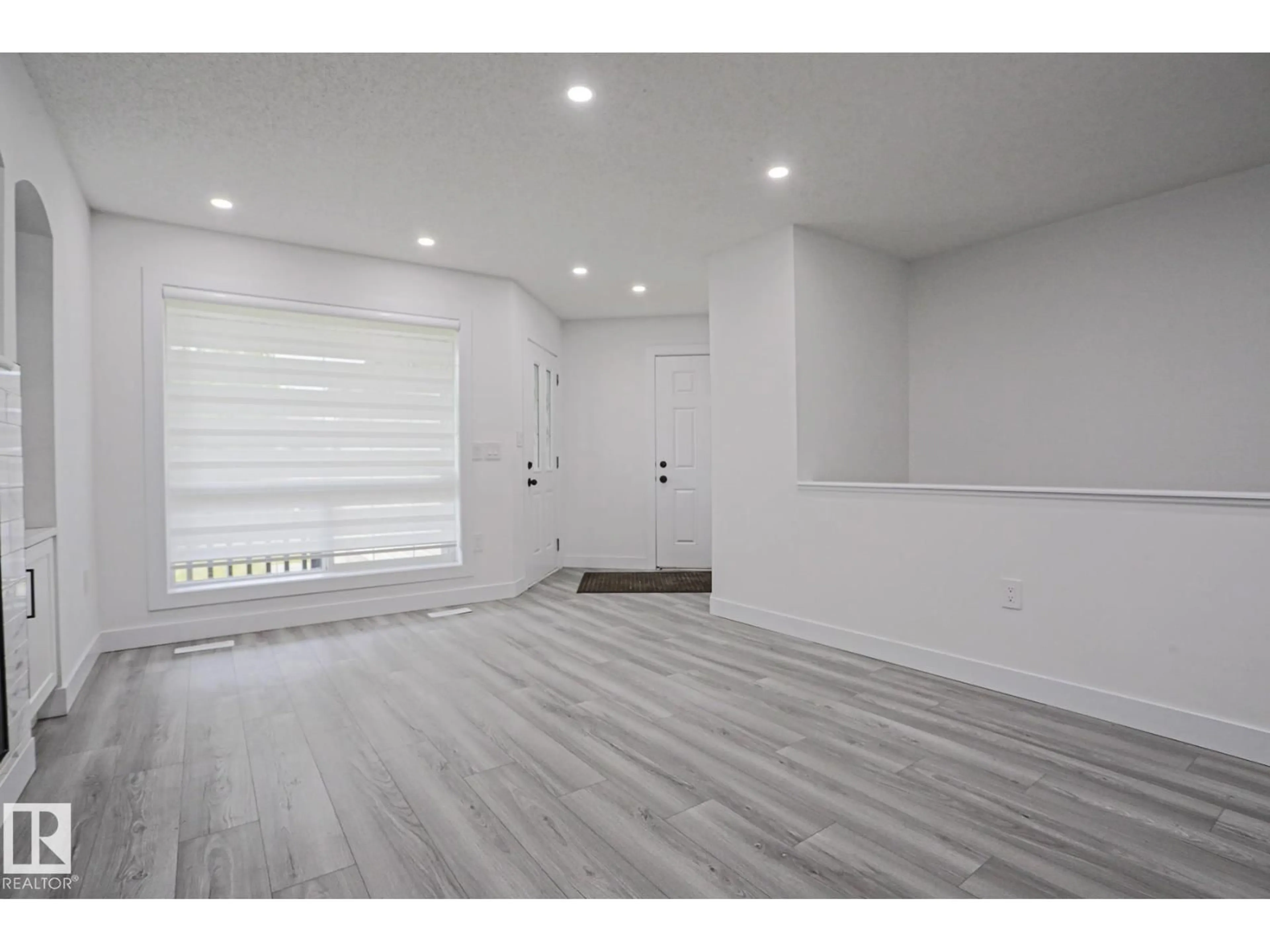 A pic of a room for NW - 4716 207 ST, Edmonton Alberta T6M0C2