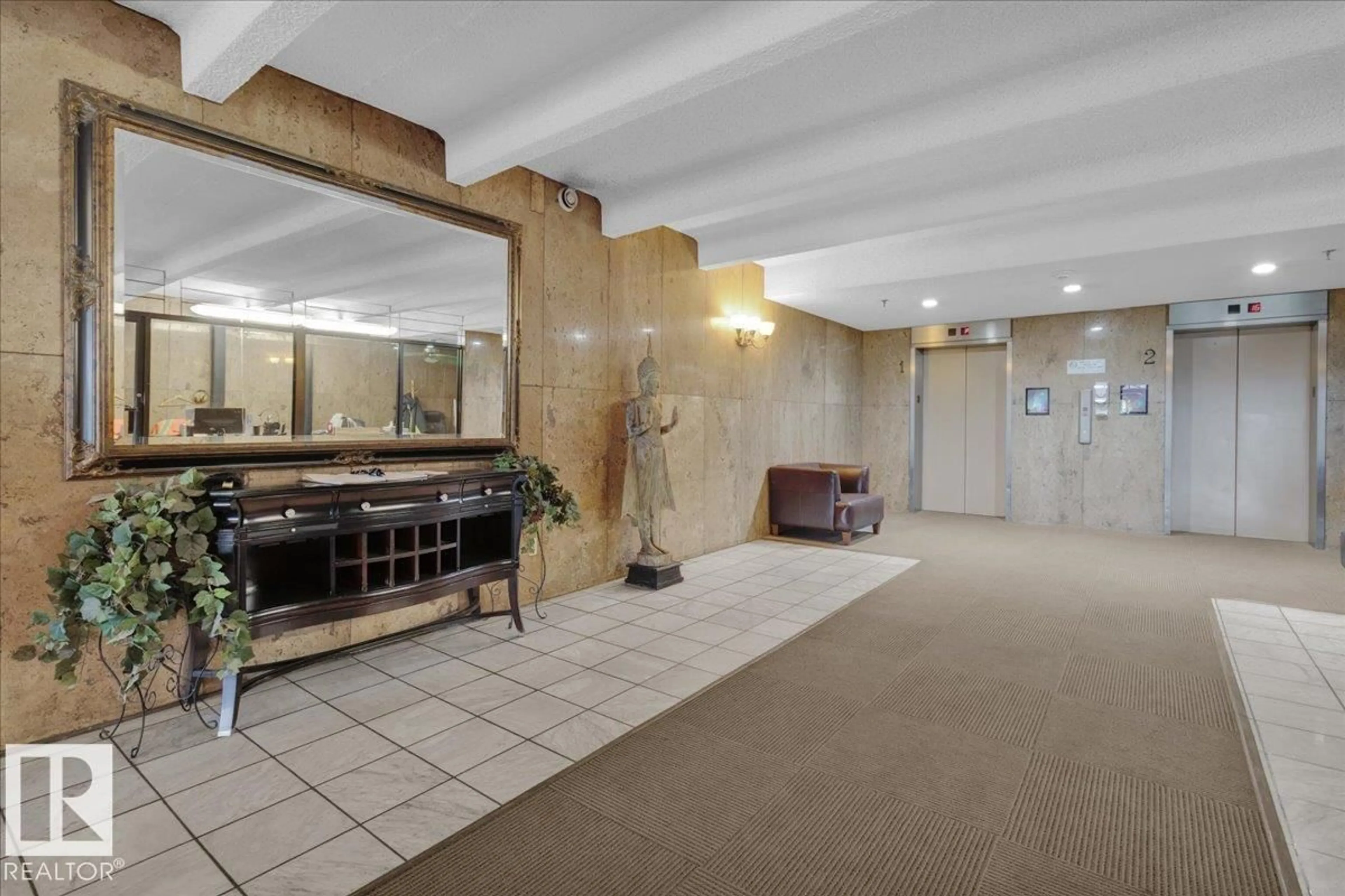 Lobby for 101 - 1012 9918 ST, Edmonton Alberta T5K2L1