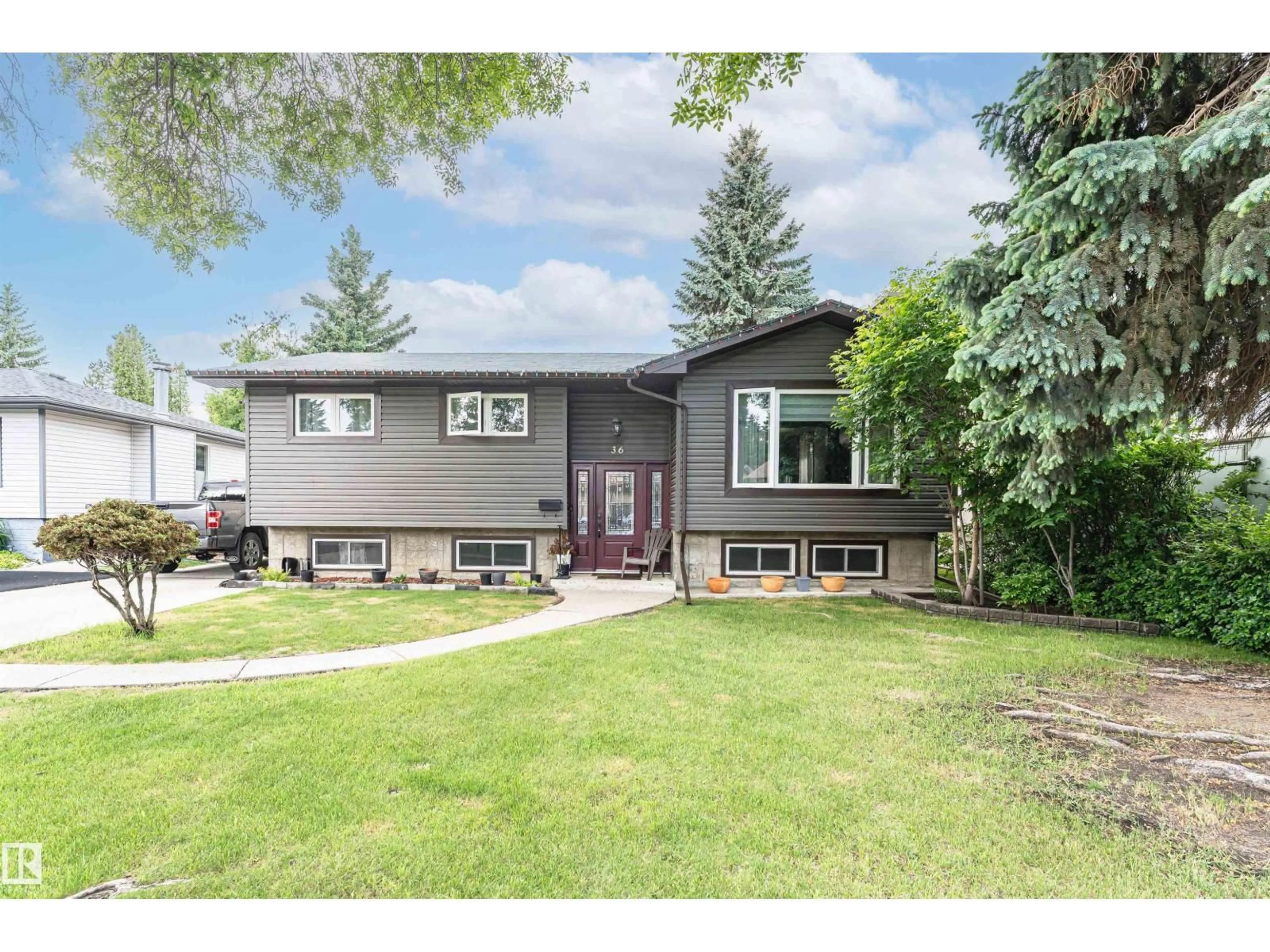 Home with vinyl exterior material, street for 36 GREENWOOD WY, Sherwood Park Alberta T8A0J5