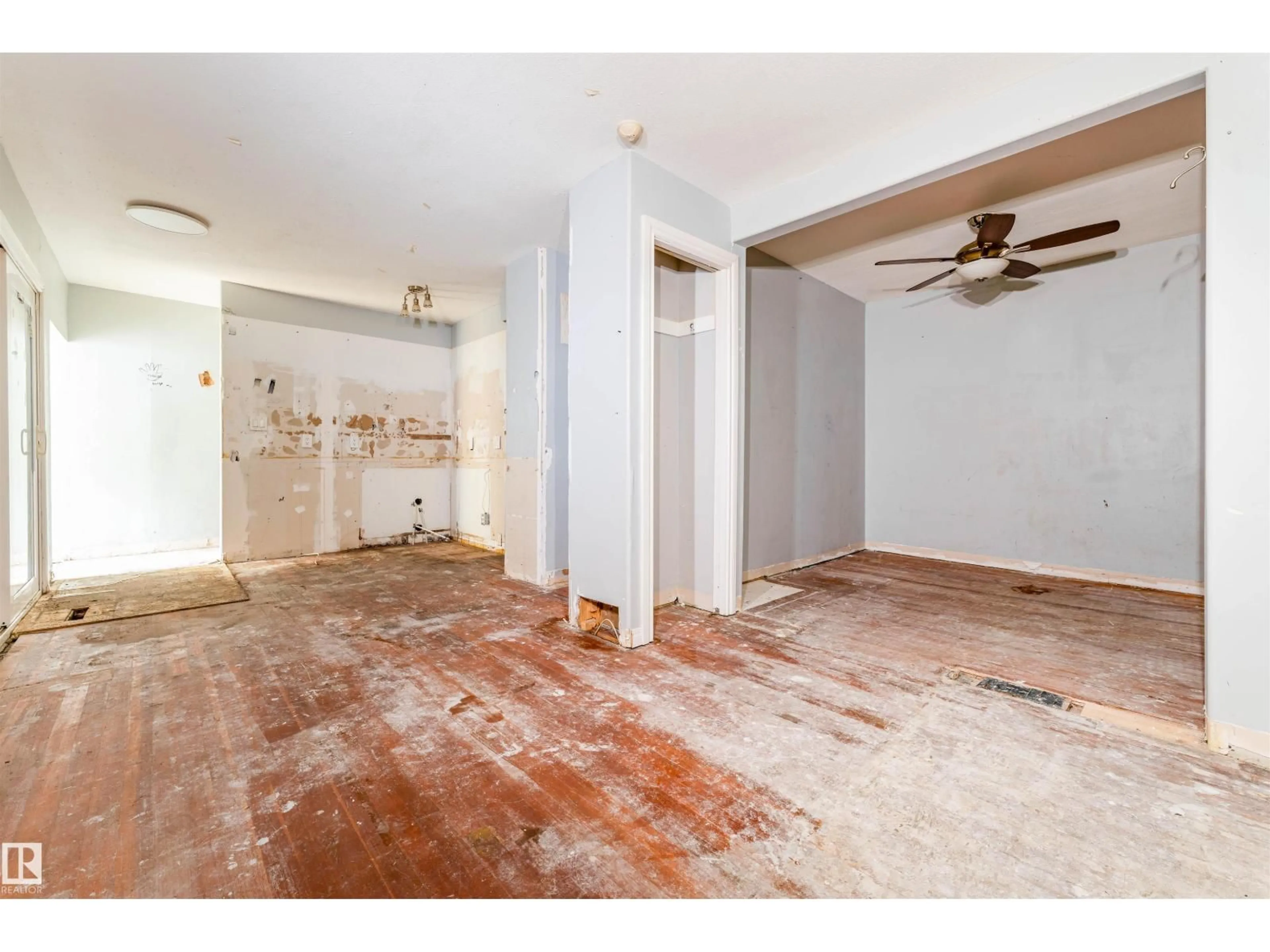 A pic of a room for 11944 68 ST, Edmonton Alberta T5B1P7