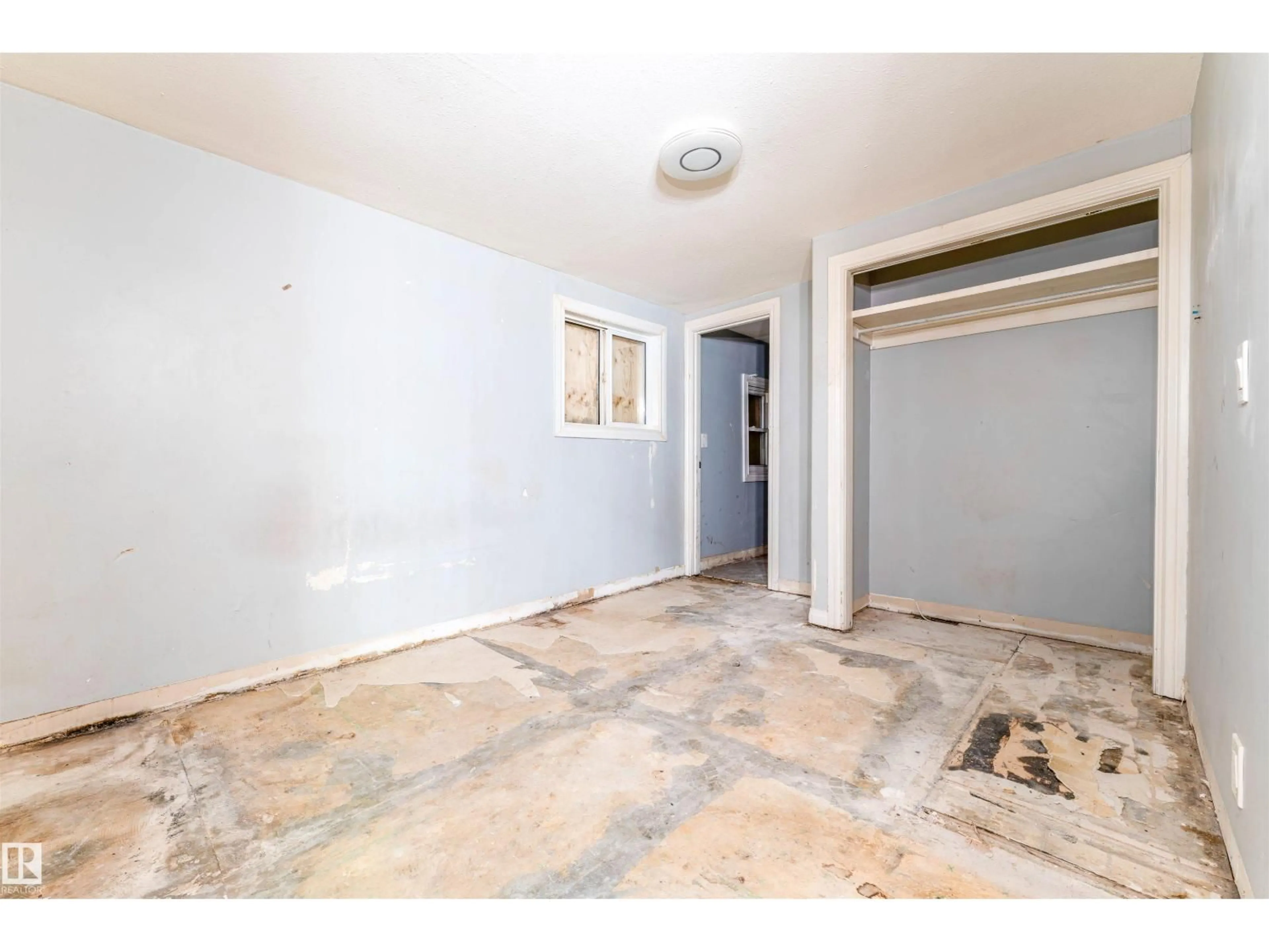 A pic of a room for 11944 68 ST, Edmonton Alberta T5B1P7