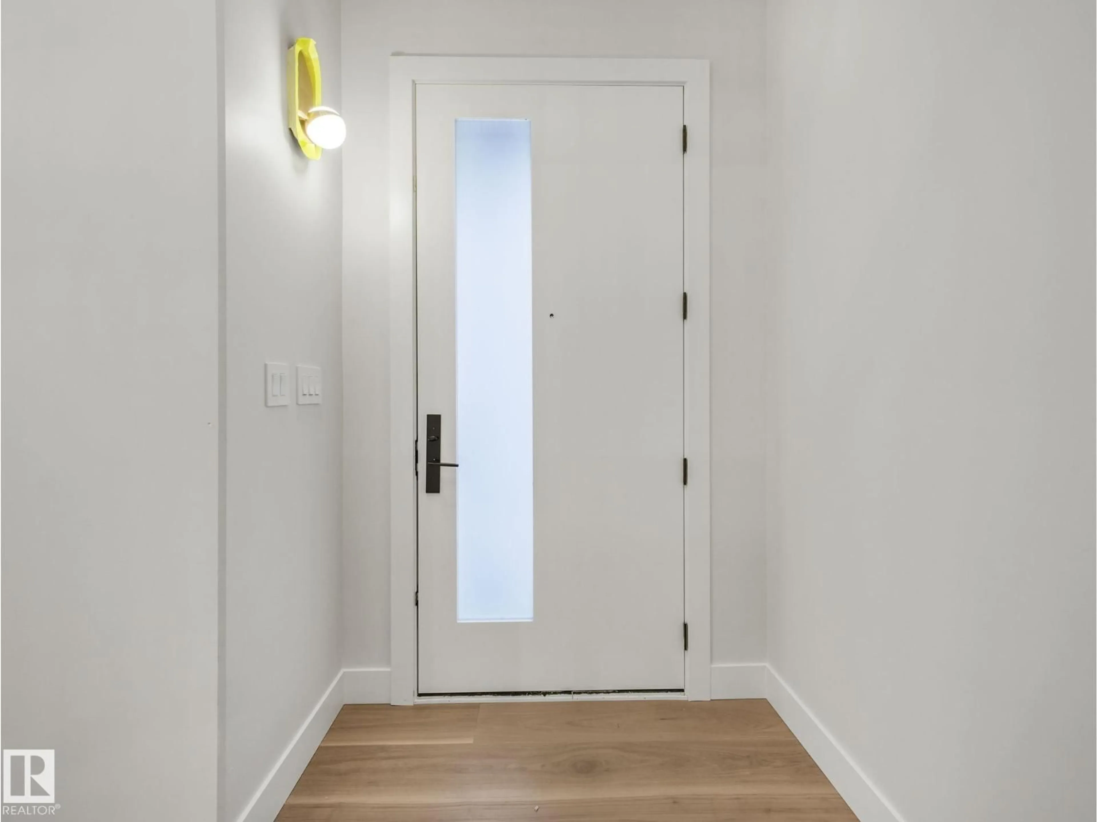Indoor entryway for 4051 120 ST, Edmonton Alberta T6J1X7