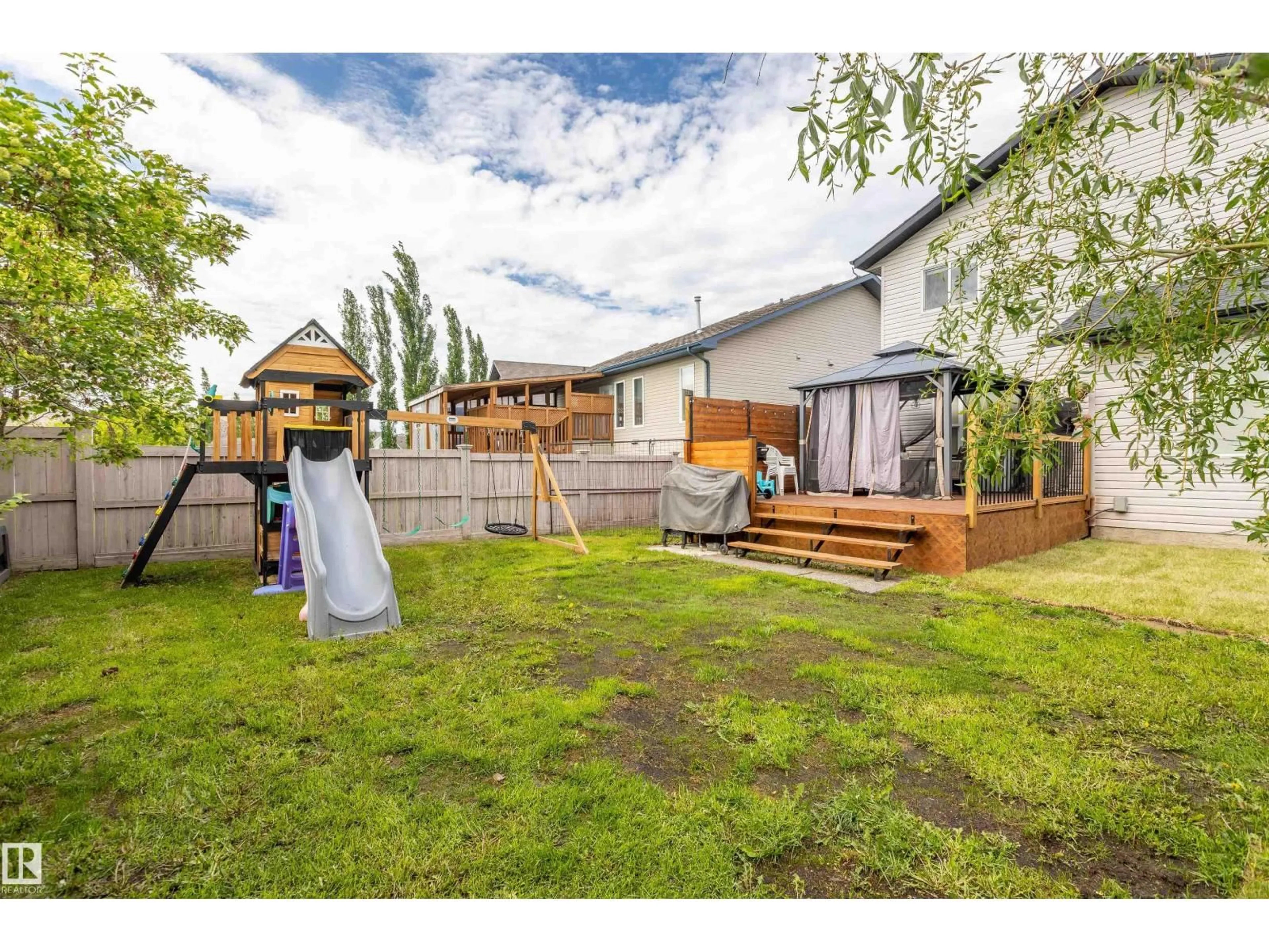 Patio, street for 8006 96 ST, Morinville Alberta T8R1W1