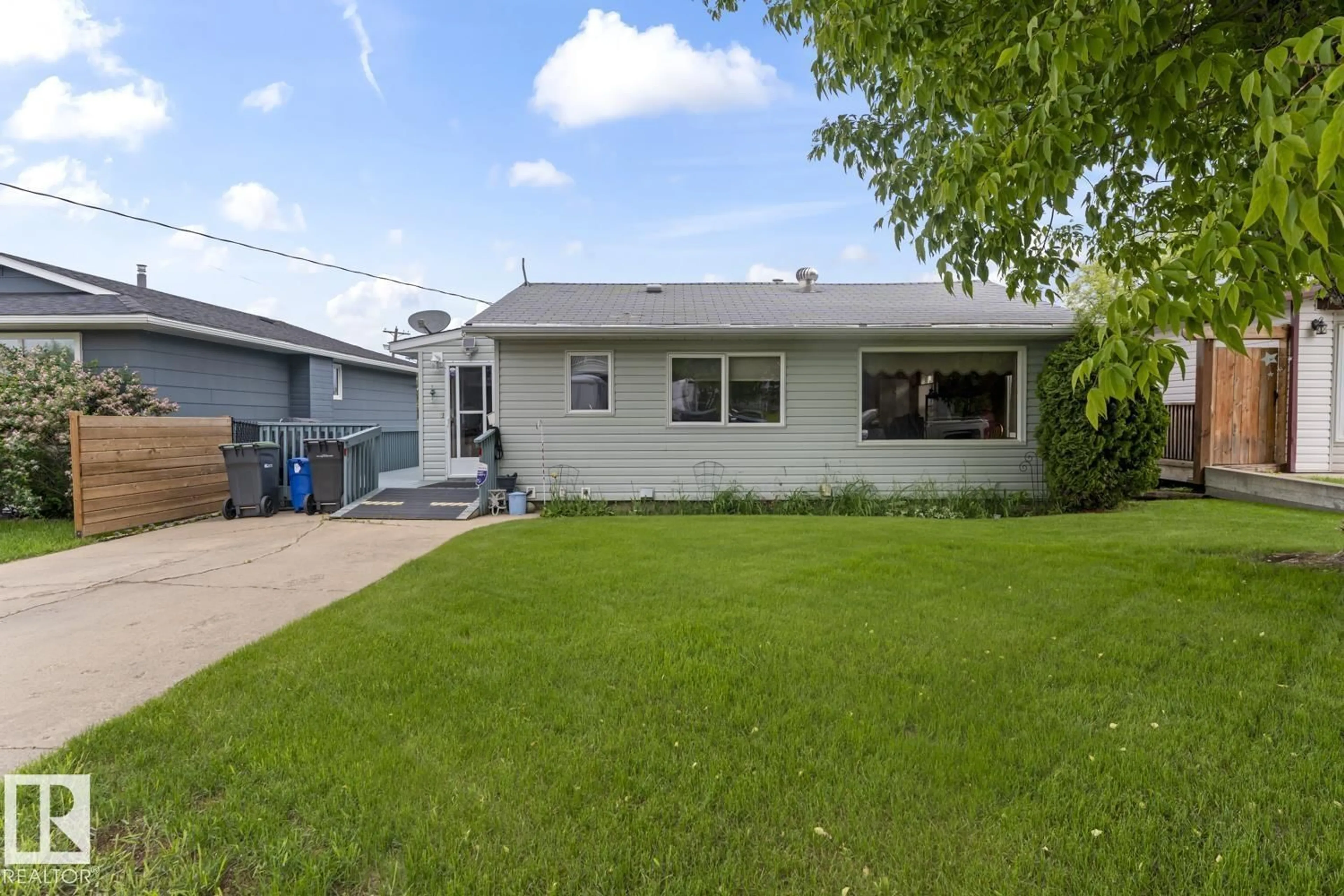 Home with vinyl exterior material, street for 608 17 AV, Cold Lake Alberta T9M1L4