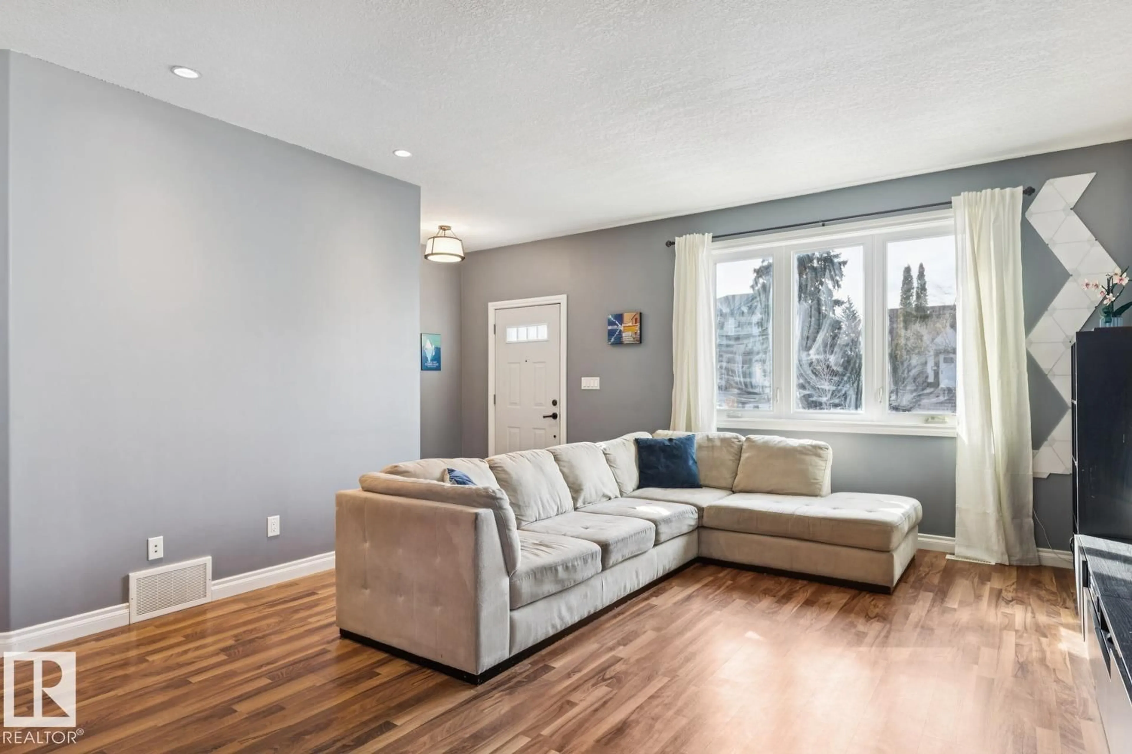 Living room with furniture, unknown for 11118 72 AV, Edmonton Alberta T6G0B2