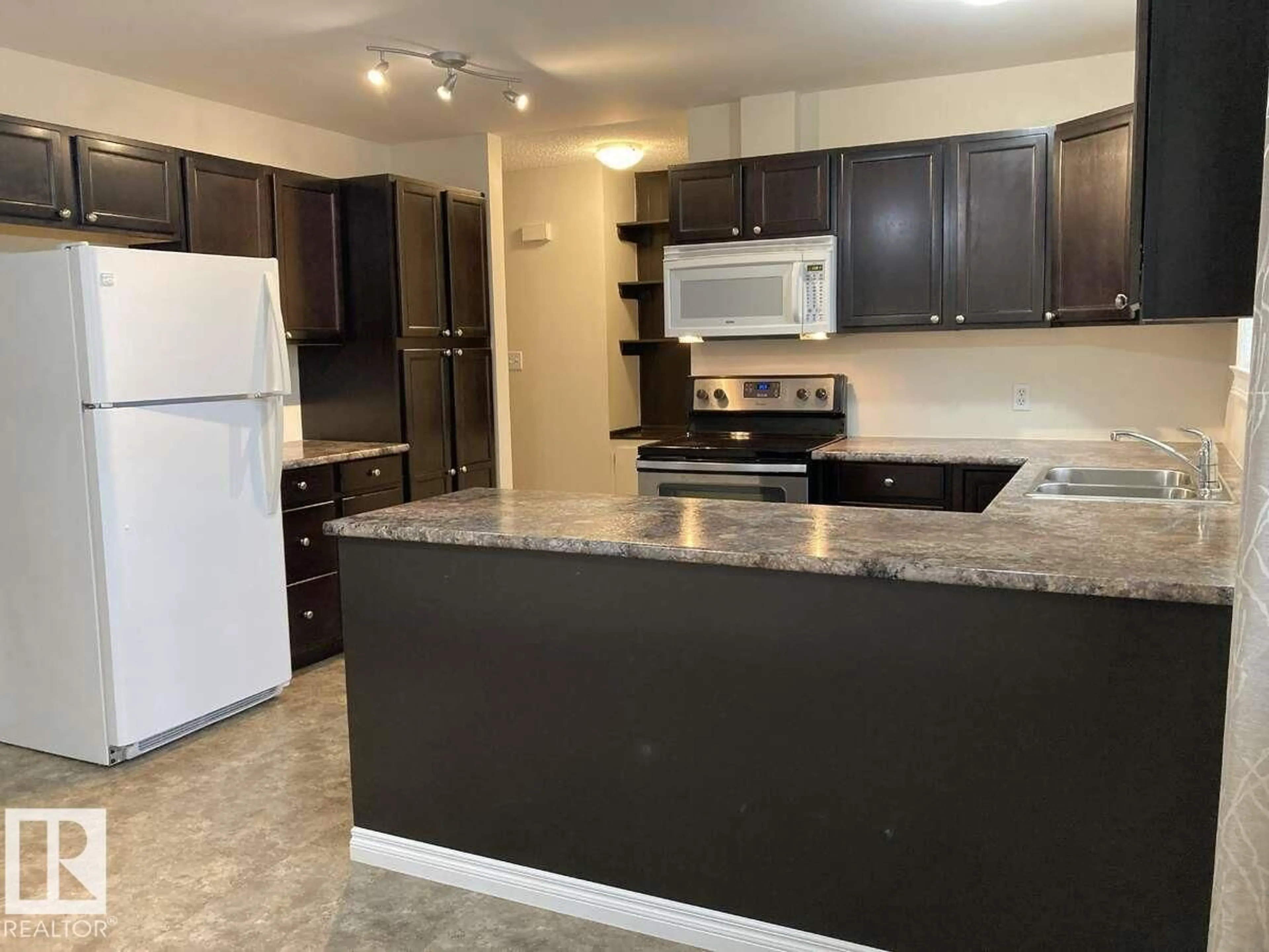 Standard kitchen, unknown for 4321 41 AV, Stony Plain Alberta T7Z1J6