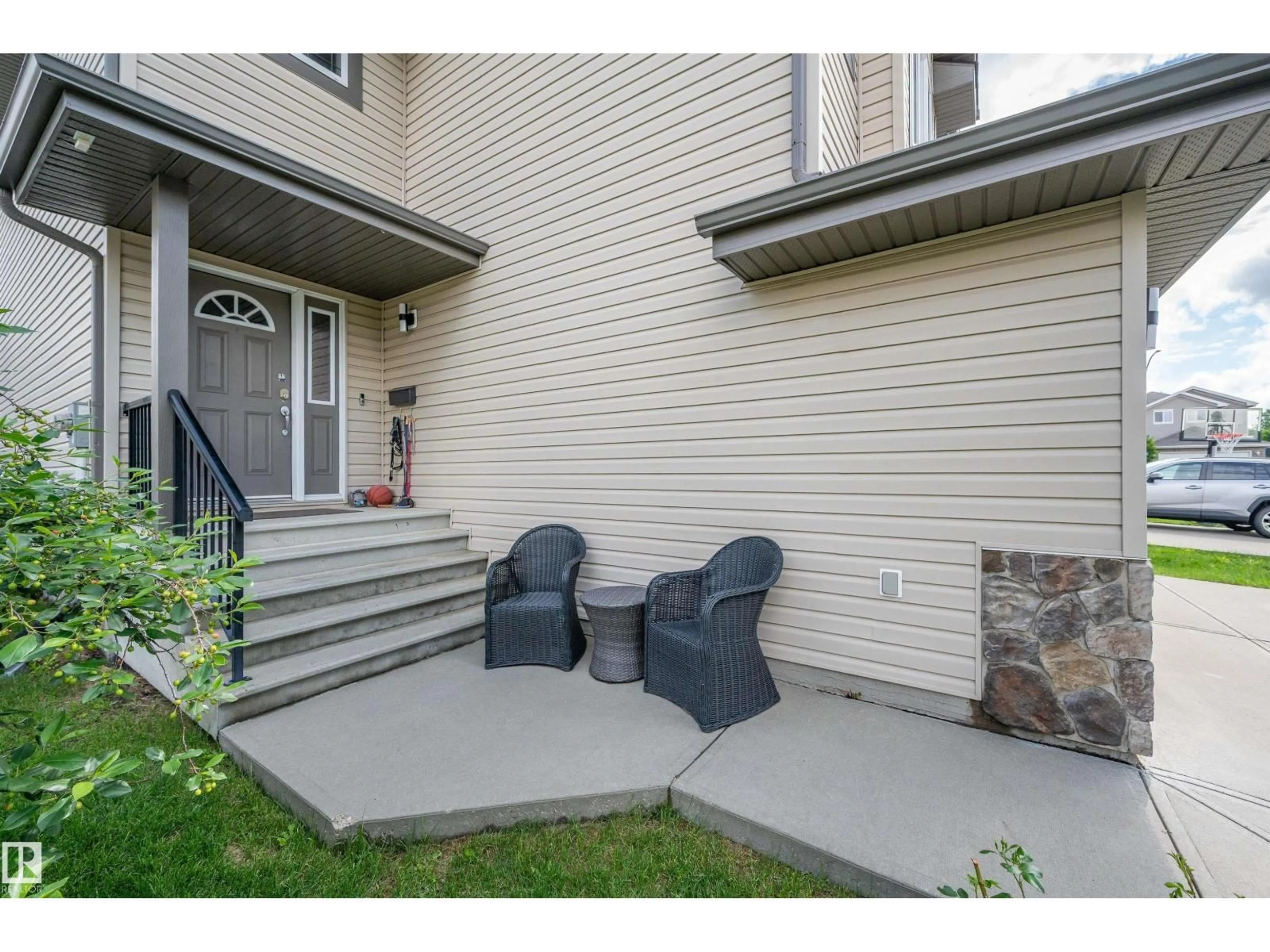 Patio, street for 7 DORIAN WY, Sherwood Park Alberta T8H1Z6