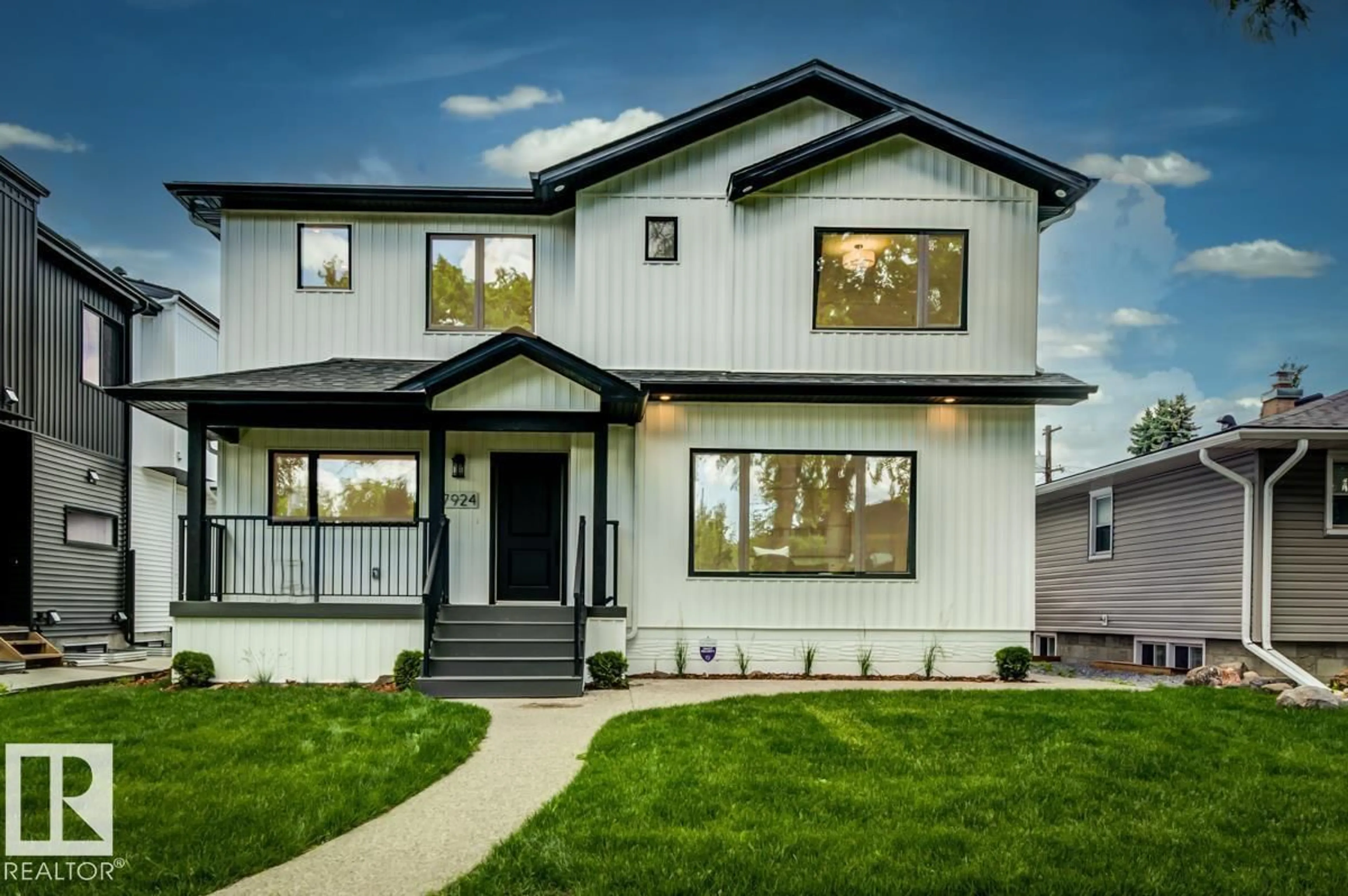 Home with vinyl exterior material, street for 7924 92 AV, Edmonton Alberta T6C1R7