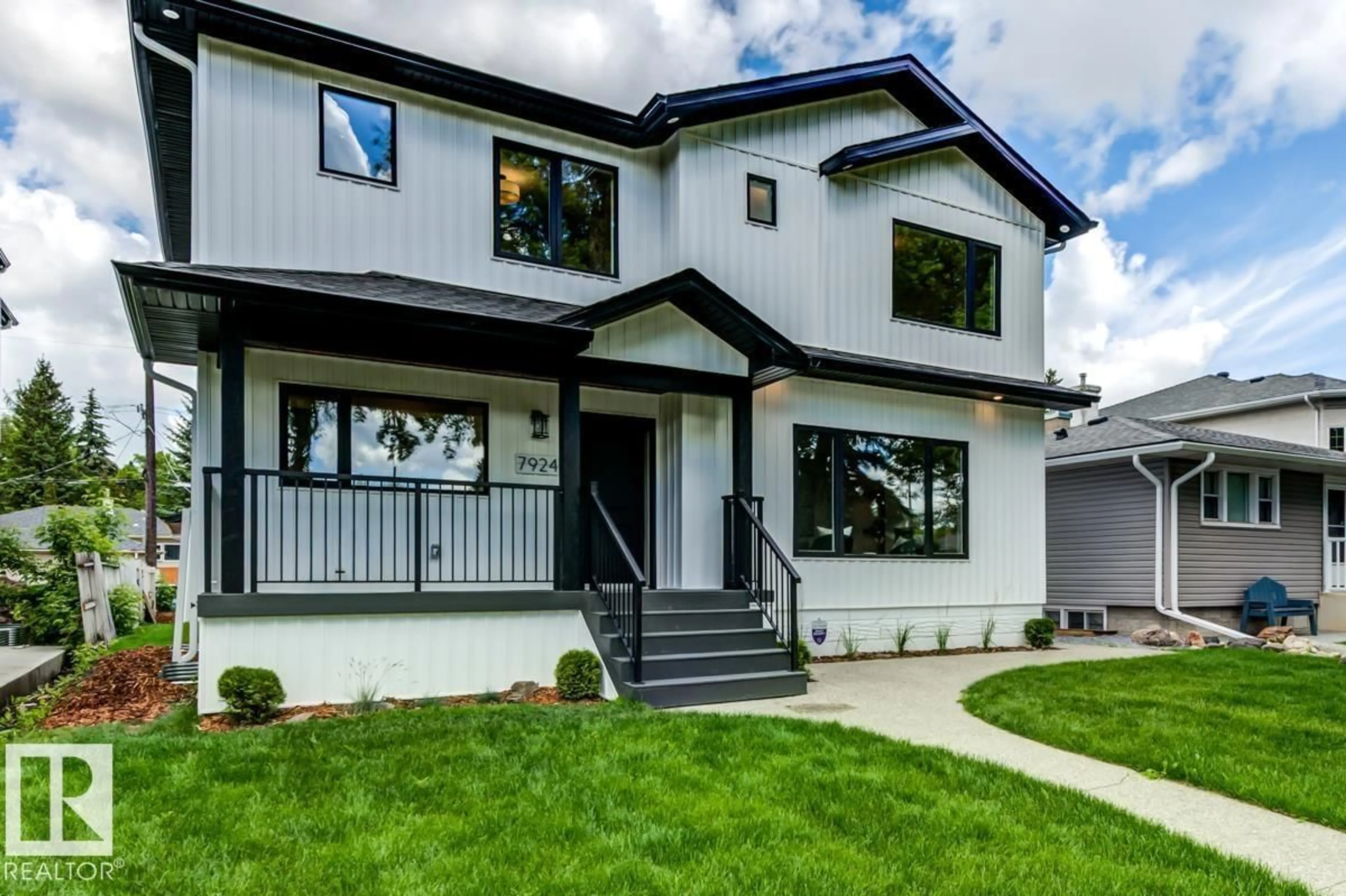 Home with vinyl exterior material, street for 7924 92 AV, Edmonton Alberta T6C1R7