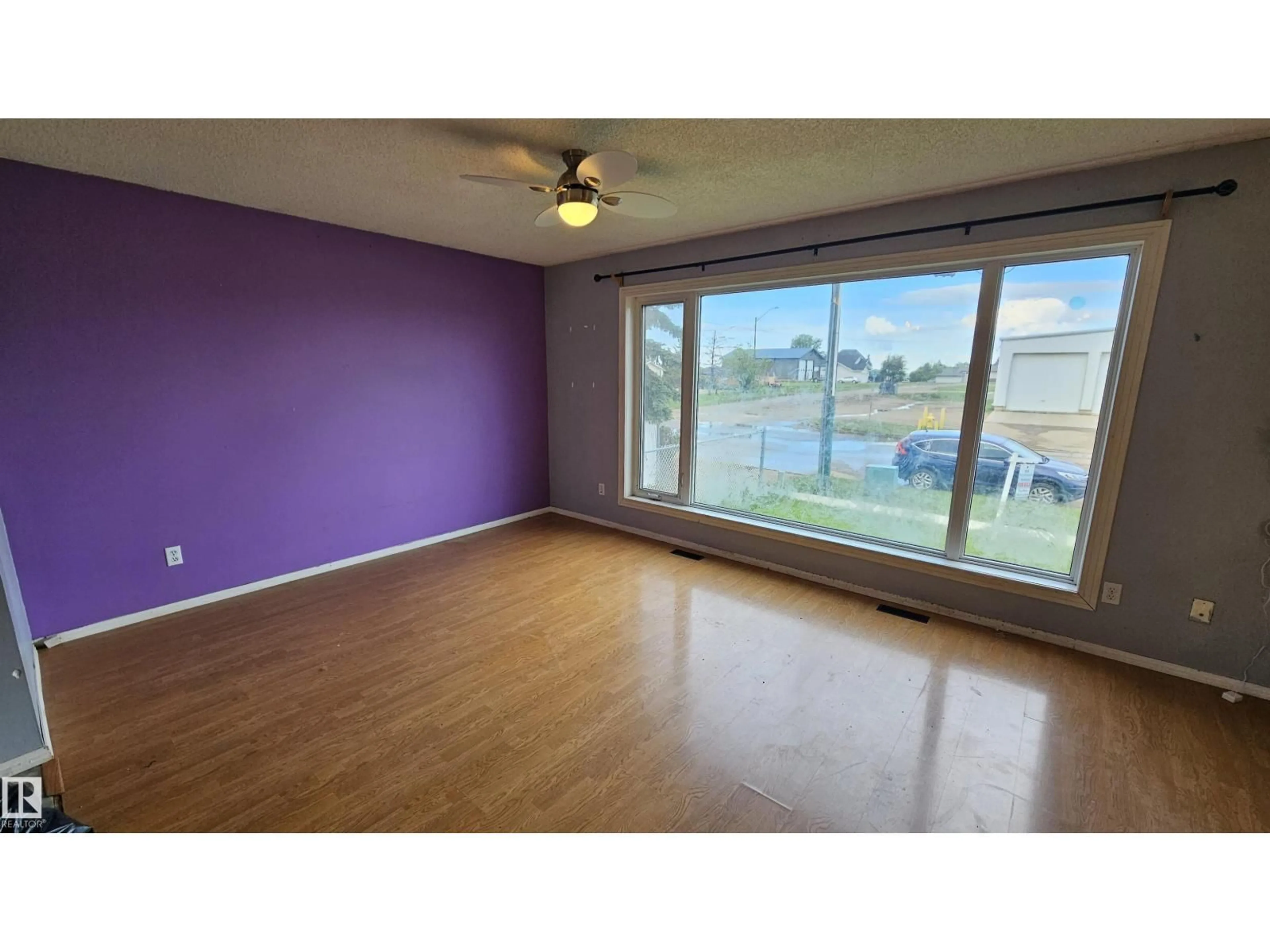 A pic of a room for 5826 49 ST, Tofield Alberta T0B4J0