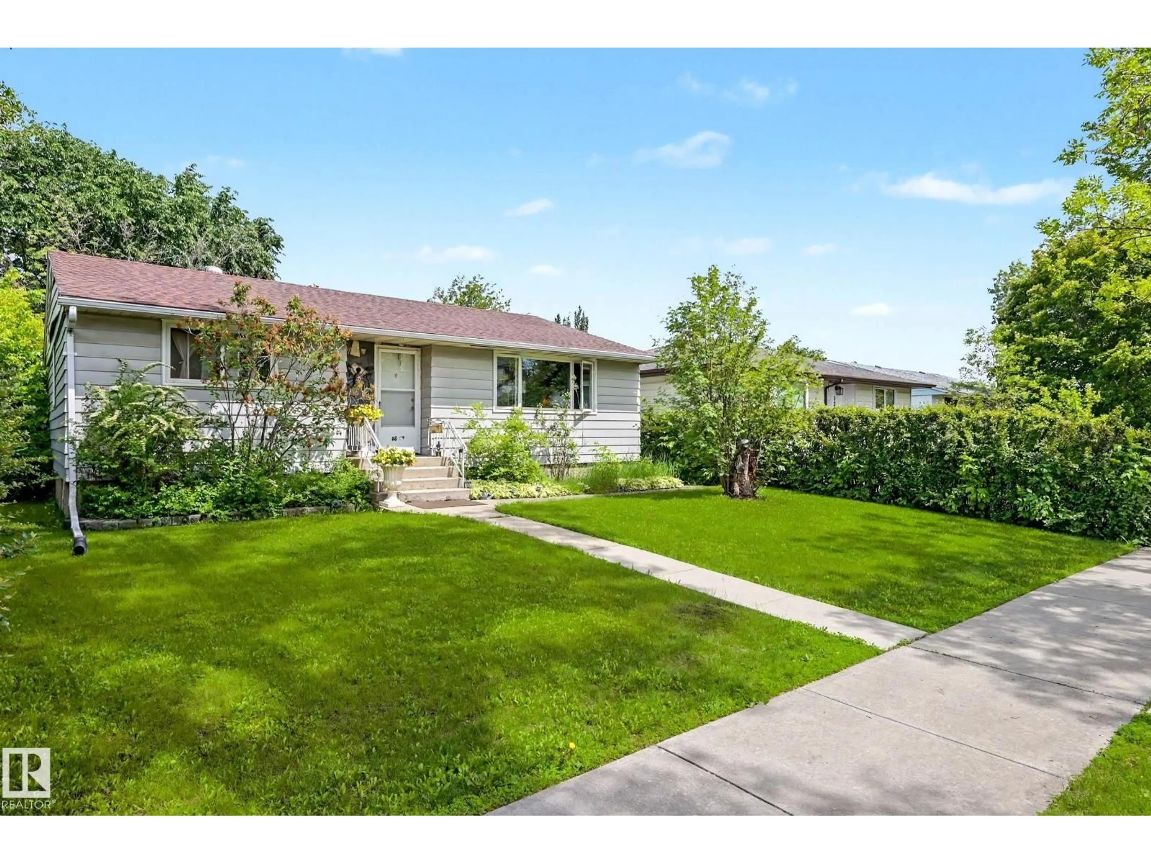 A pic from outside/outdoor area/front of a property/back of a property/a pic from drone, street for 13636 122 AVE, Edmonton Alberta T5L2V8