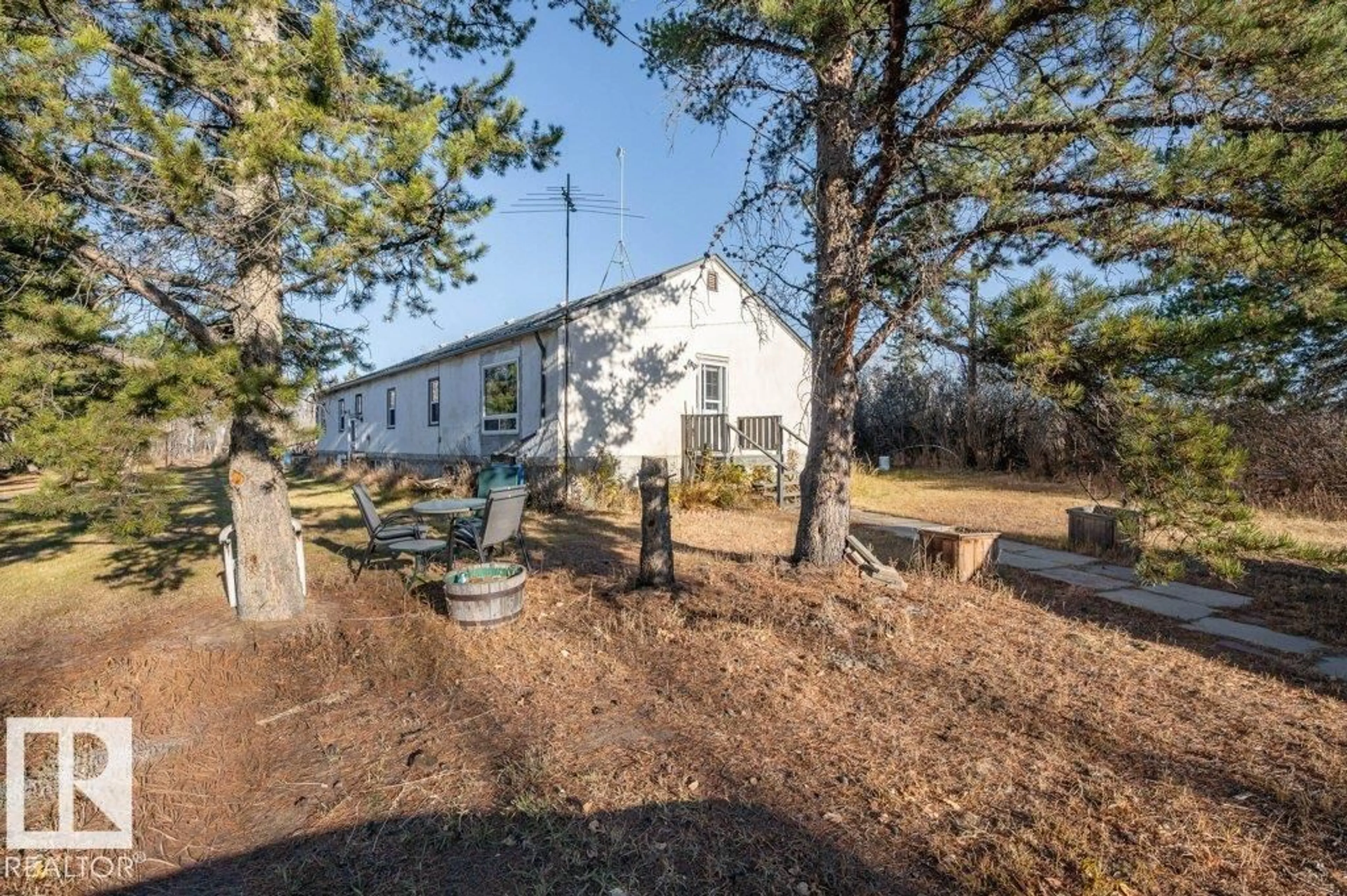 A pic from outside/outdoor area/front of a property/back of a property/a pic from drone, unknown for 56408 - 3 HWY 28, Rural Sturgeon County Alberta T0A1N0