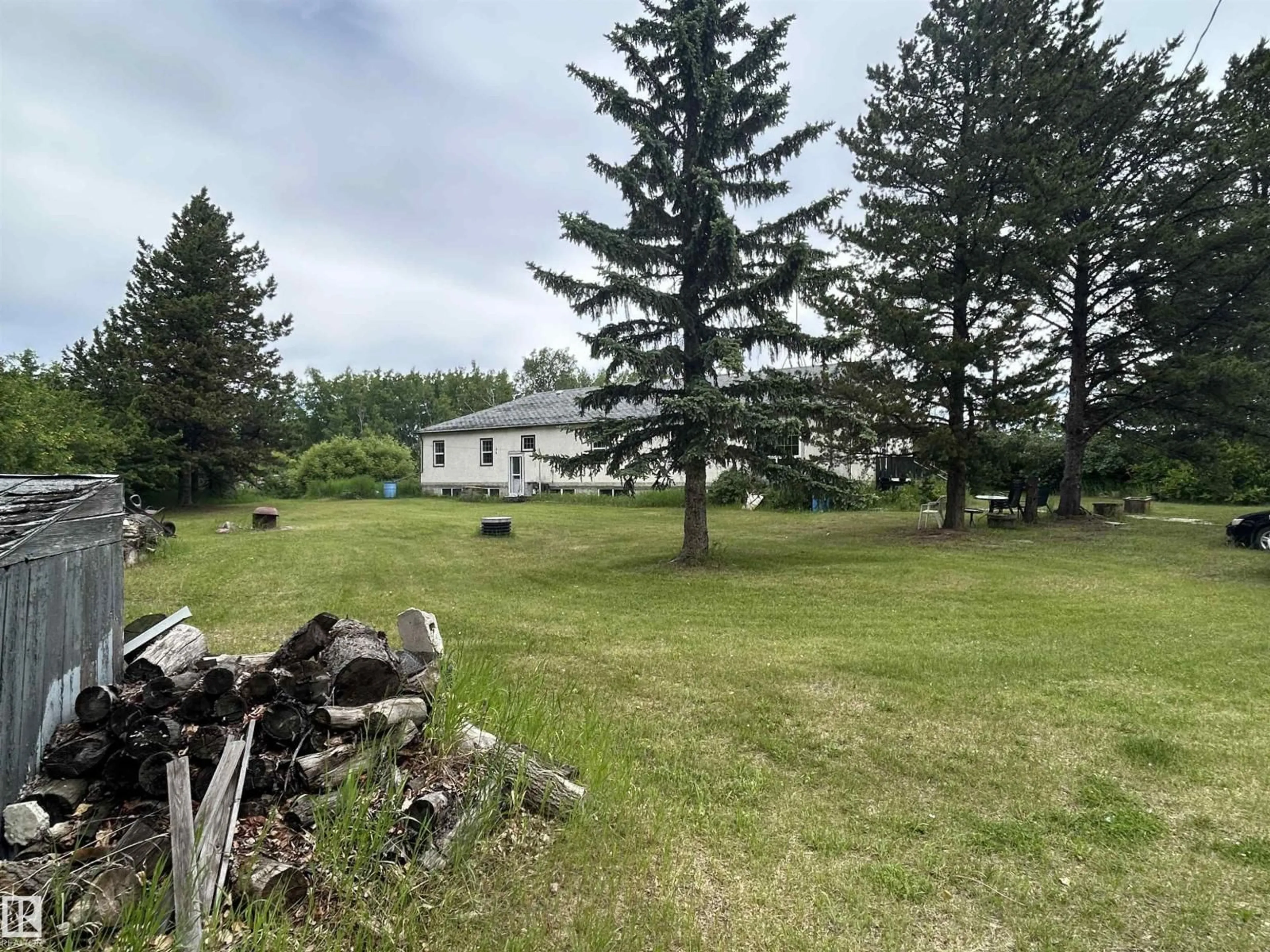 A pic from outside/outdoor area/front of a property/back of a property/a pic from drone, unknown for 56408 - 3 HWY 28, Rural Sturgeon County Alberta T0A1N0