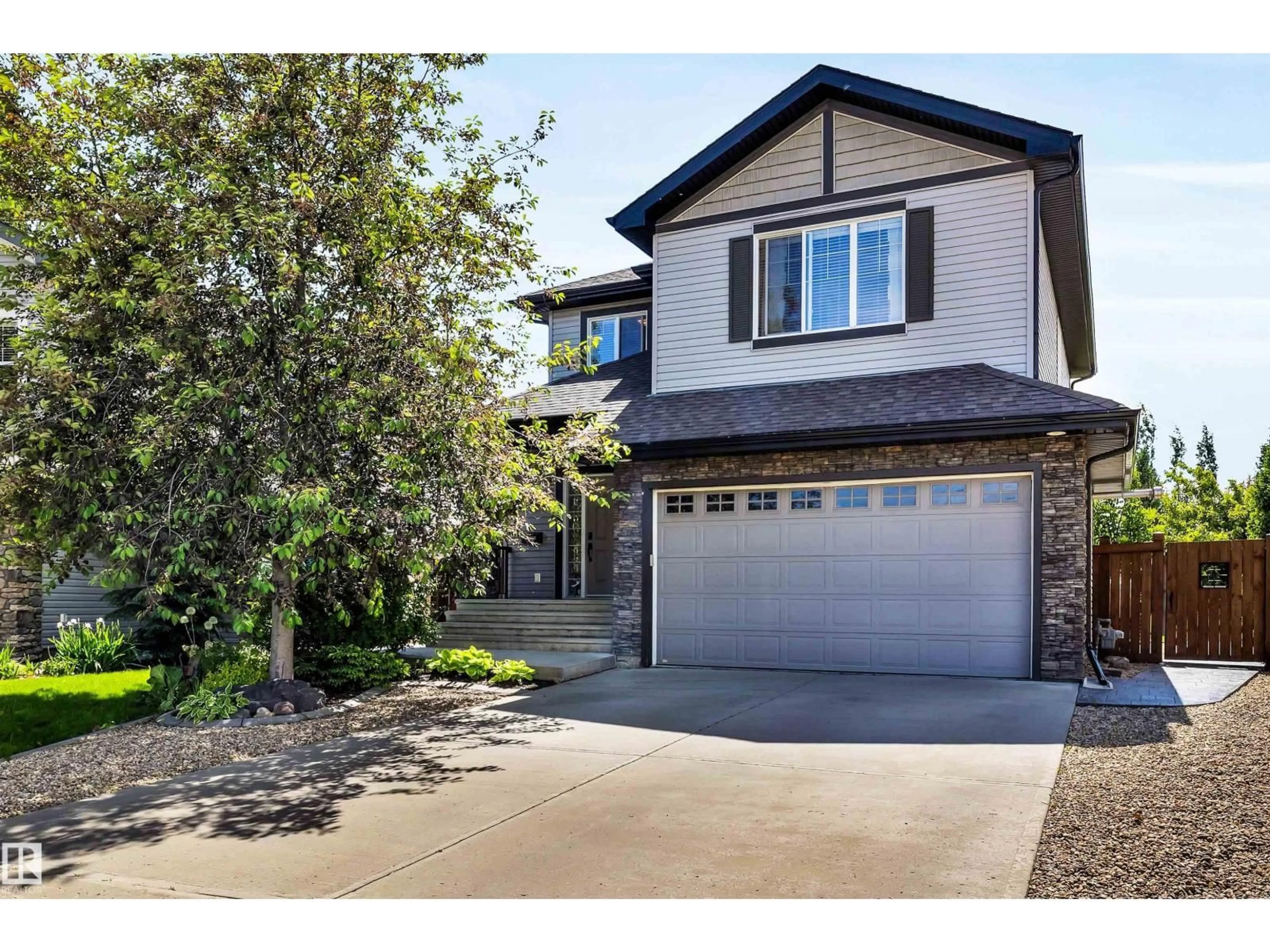 Home with vinyl exterior material, street for 18 VOLETA CT, Spruce Grove Alberta T7X0J8
