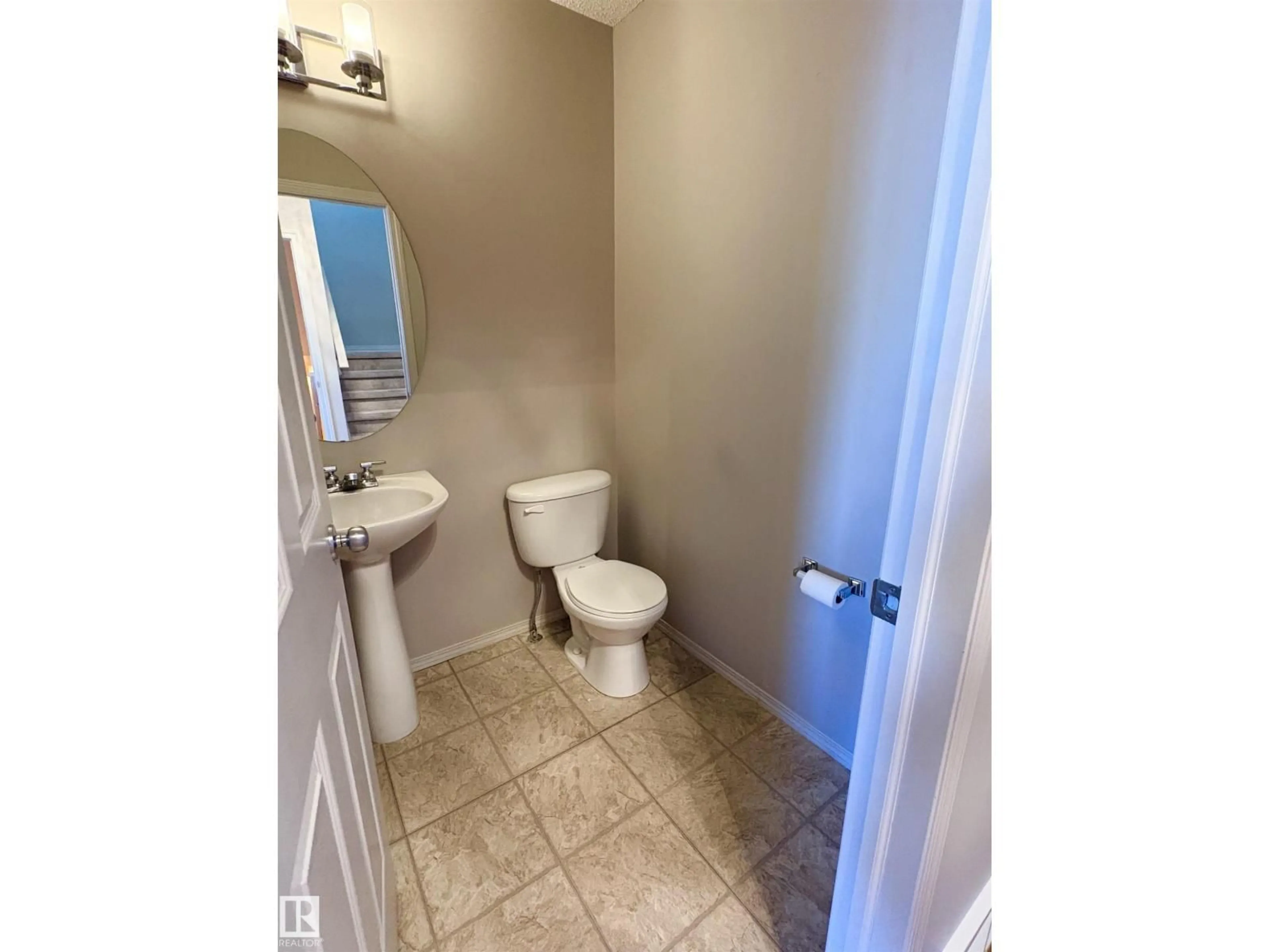 A pic of a room for 21354 87A AV, Edmonton Alberta T5T6T8