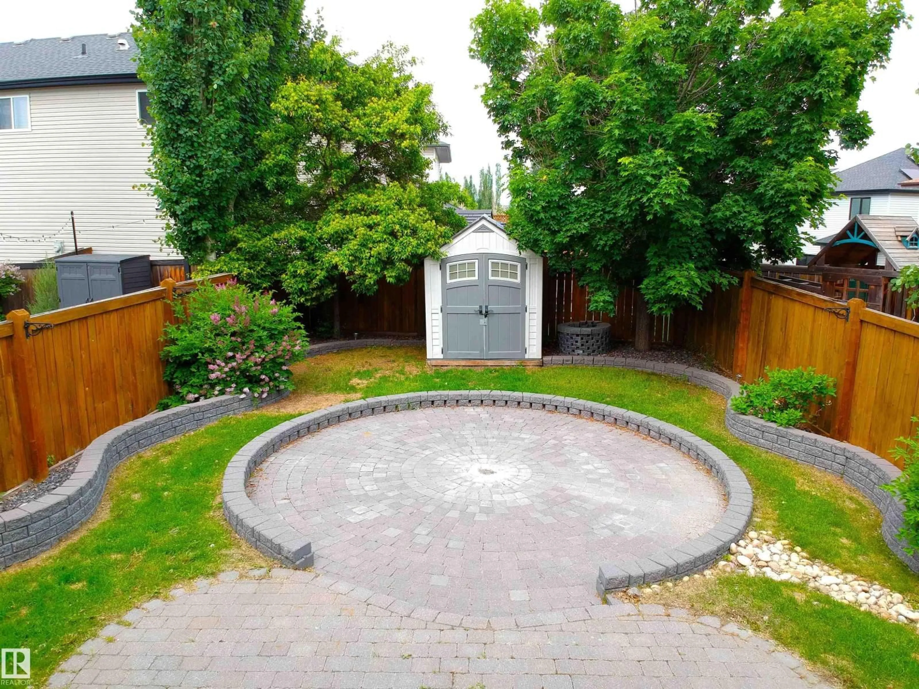 Patio, street for 22060 95 AV, Edmonton Alberta T6T4A7