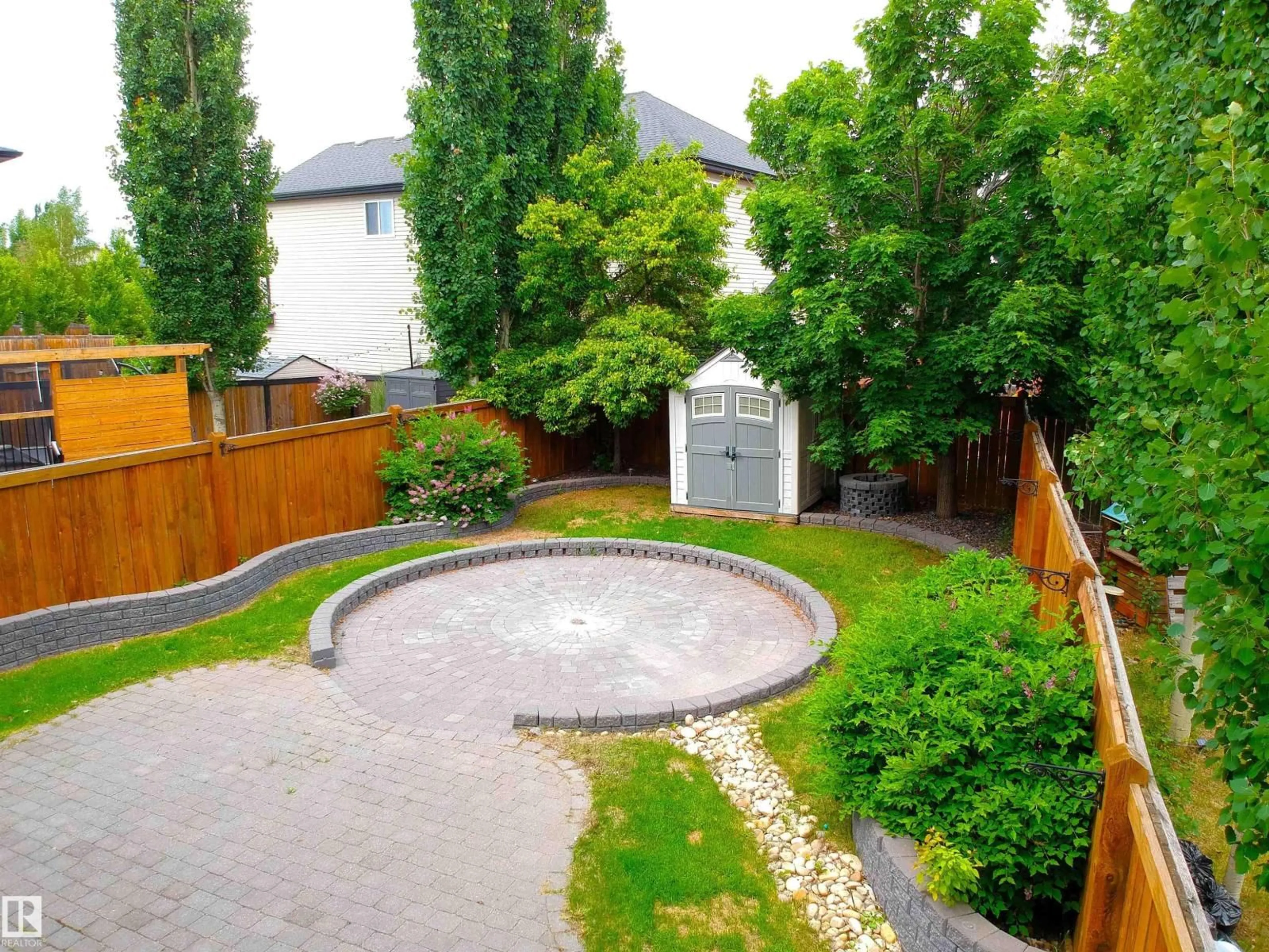 Patio, street for 22060 95 AV, Edmonton Alberta T6T4A7