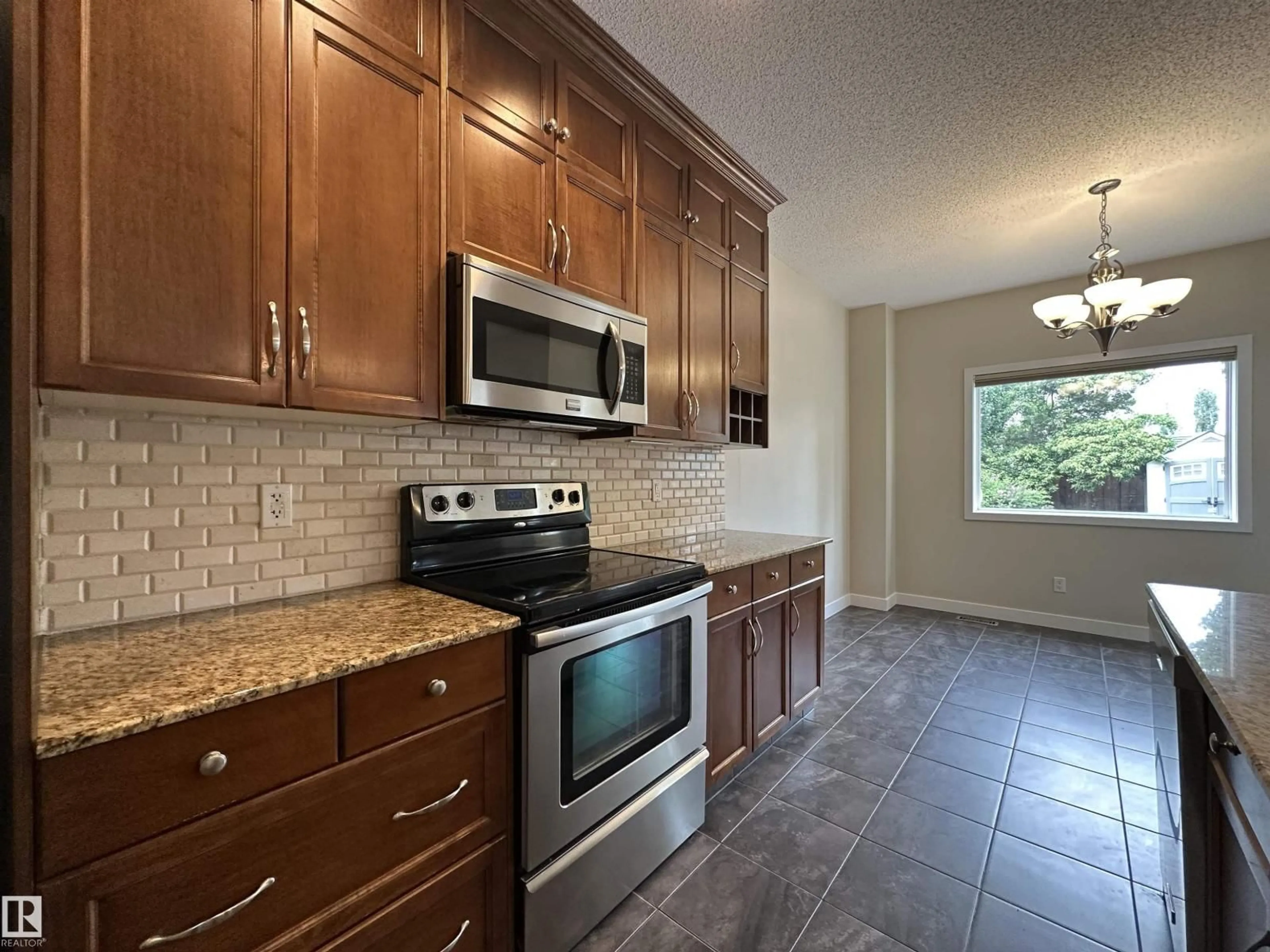 Standard kitchen, ceramic/tile floor for 22060 95 AV, Edmonton Alberta T6T4A7