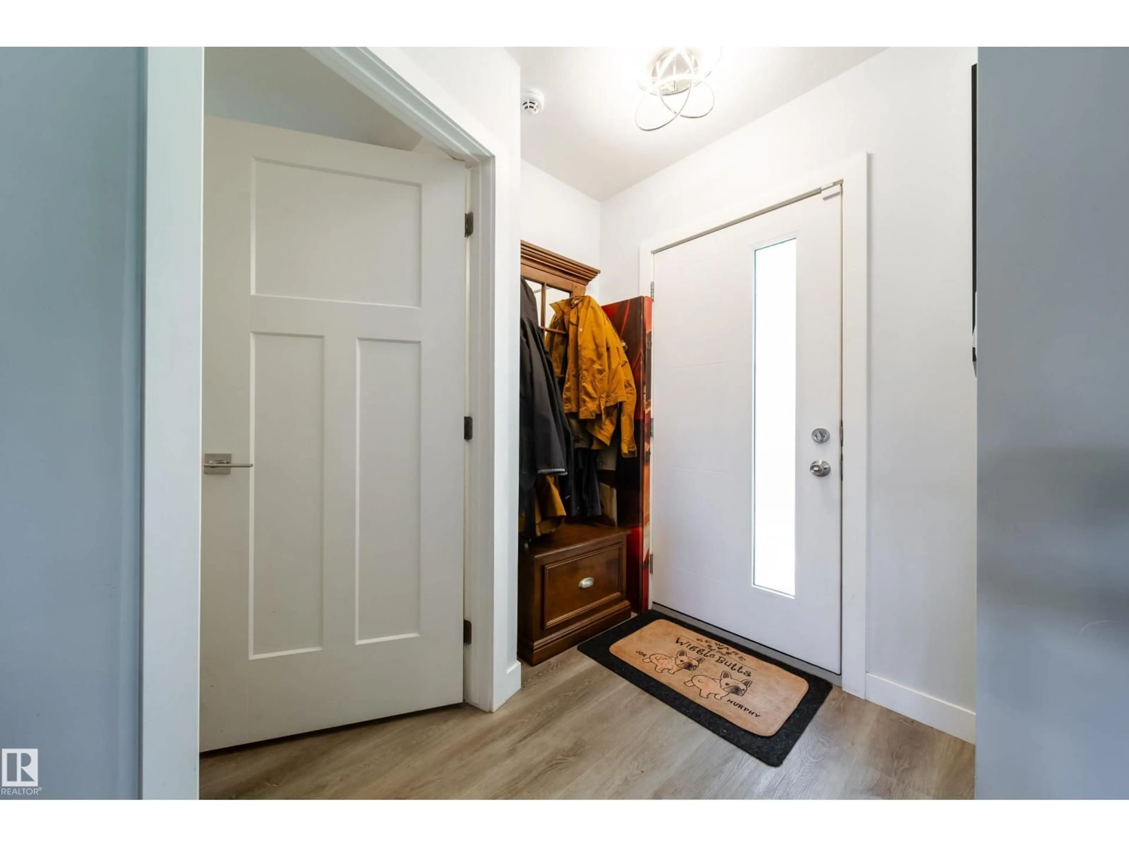 Indoor entryway for 10811 73 AV, Edmonton Alberta T6E1C8