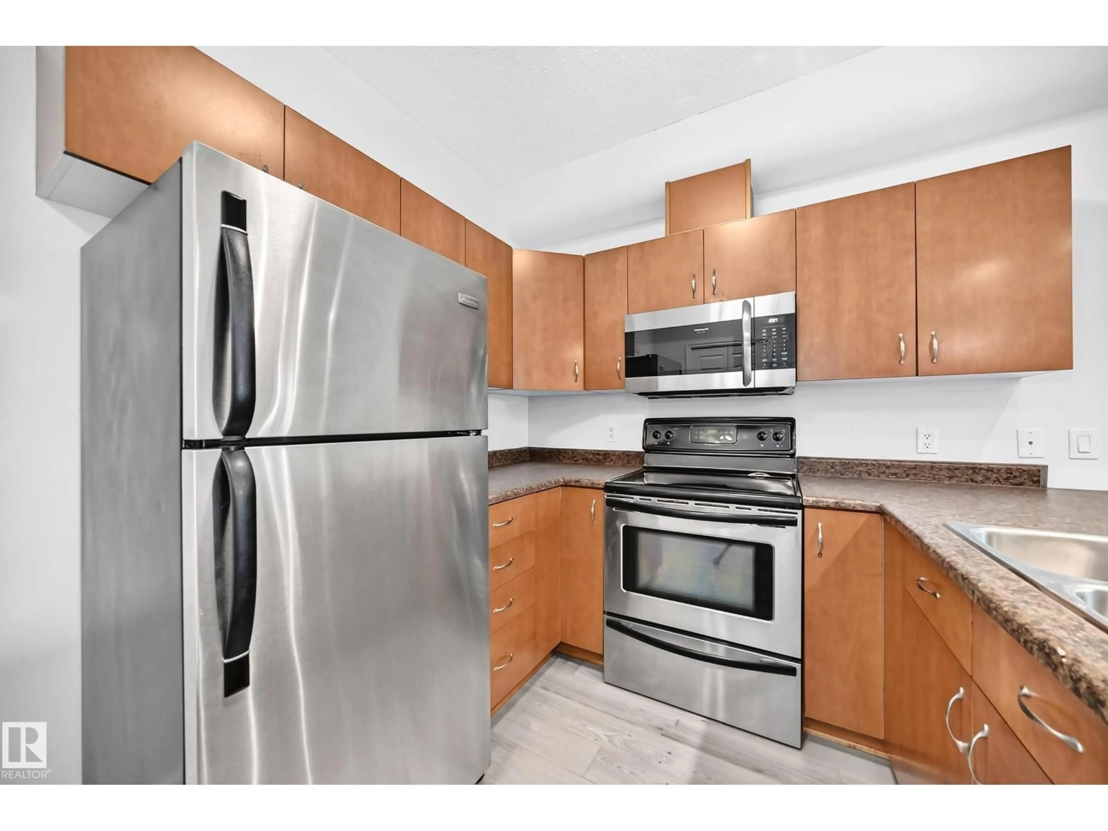 Standard kitchen, unknown for 319 - 10235 112 ST NW, Edmonton Alberta T5K1M7