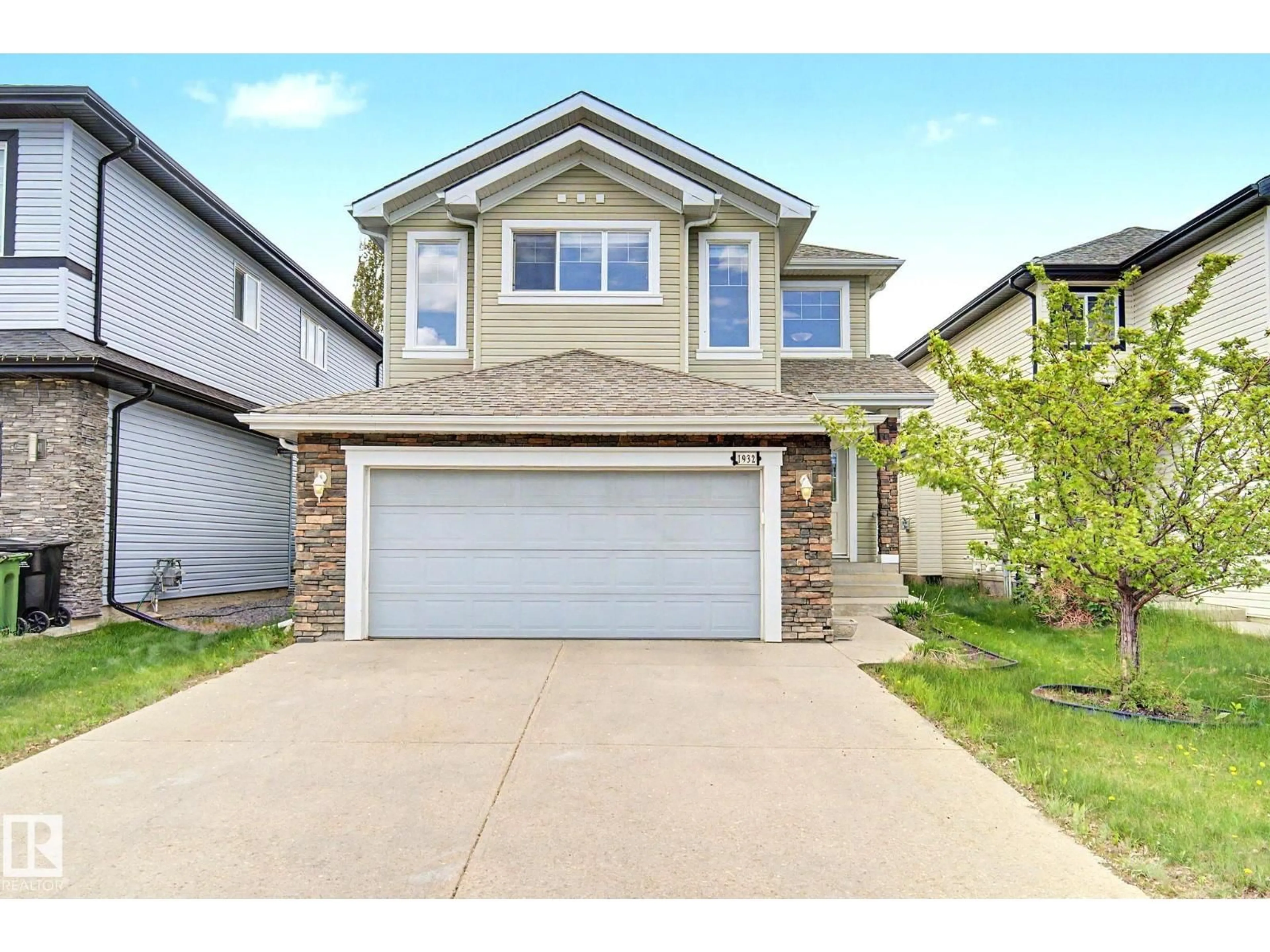 Home with vinyl exterior material, street for SW - 1932 67 ST, Edmonton Alberta T6X0L9