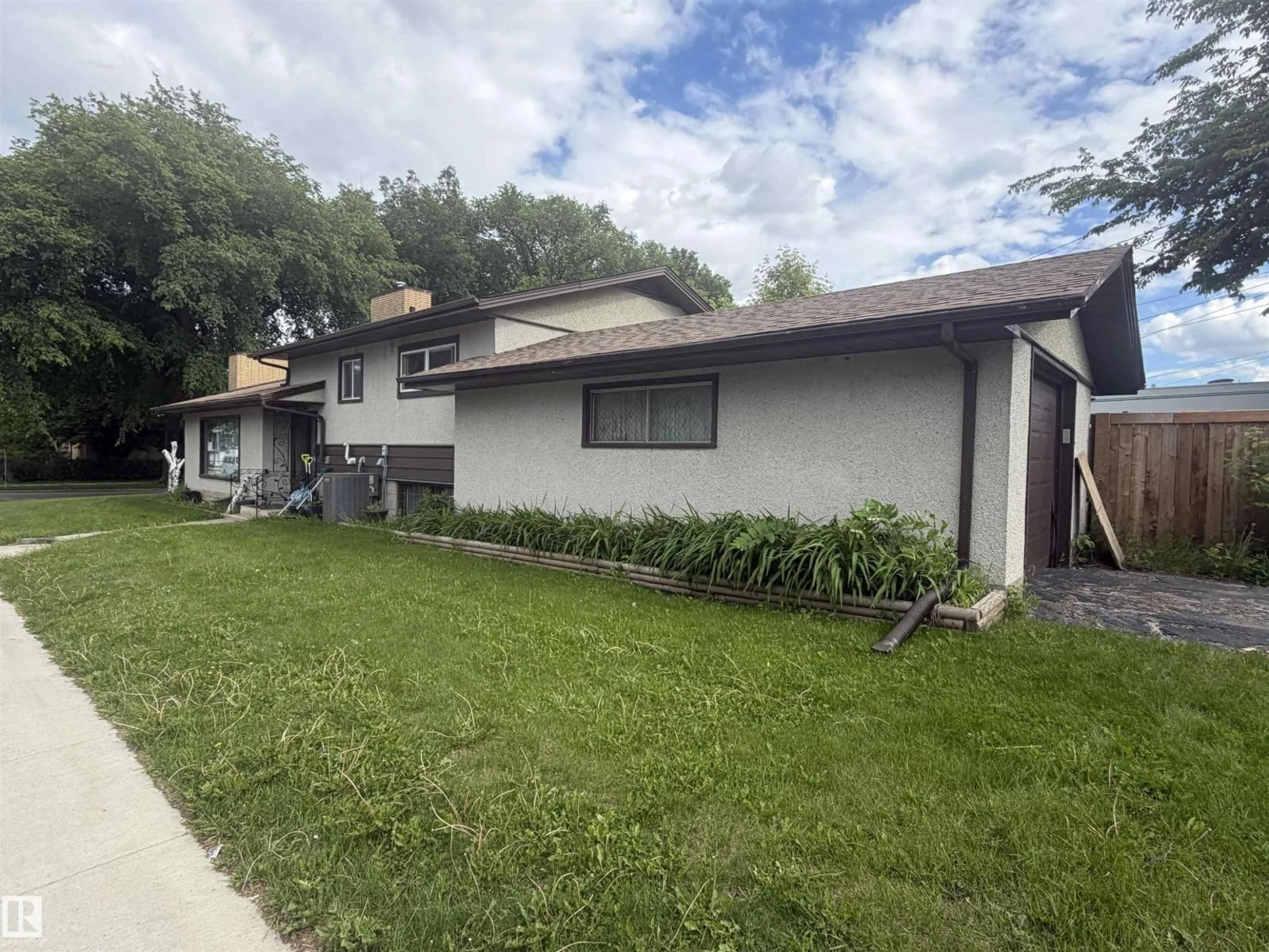 Unknown for 5303 119 AV, Edmonton Alberta T5W1H8
