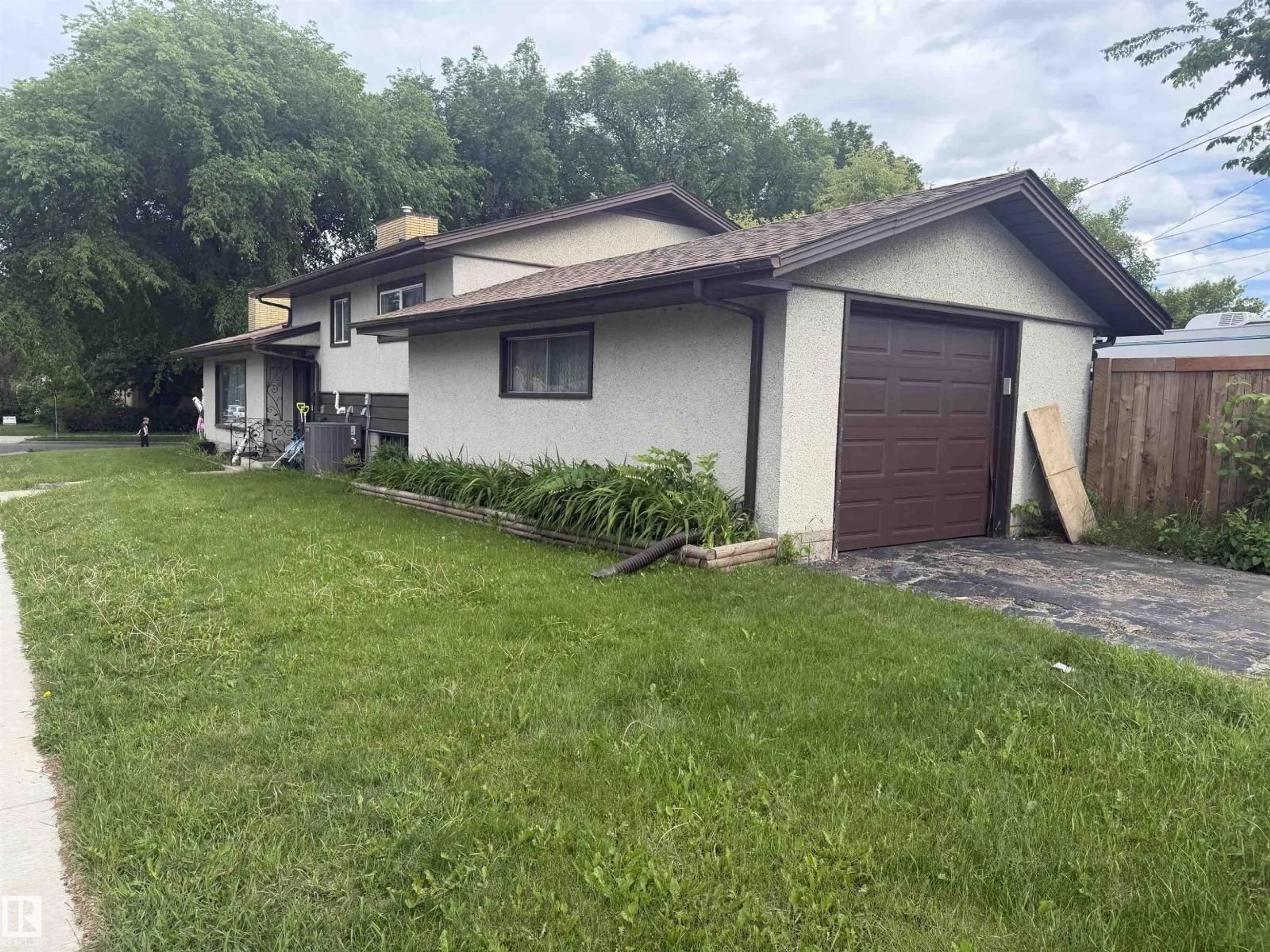 A pic from outside/outdoor area/front of a property/back of a property/a pic from drone, street for 5303 119 AV, Edmonton Alberta T5W1H8