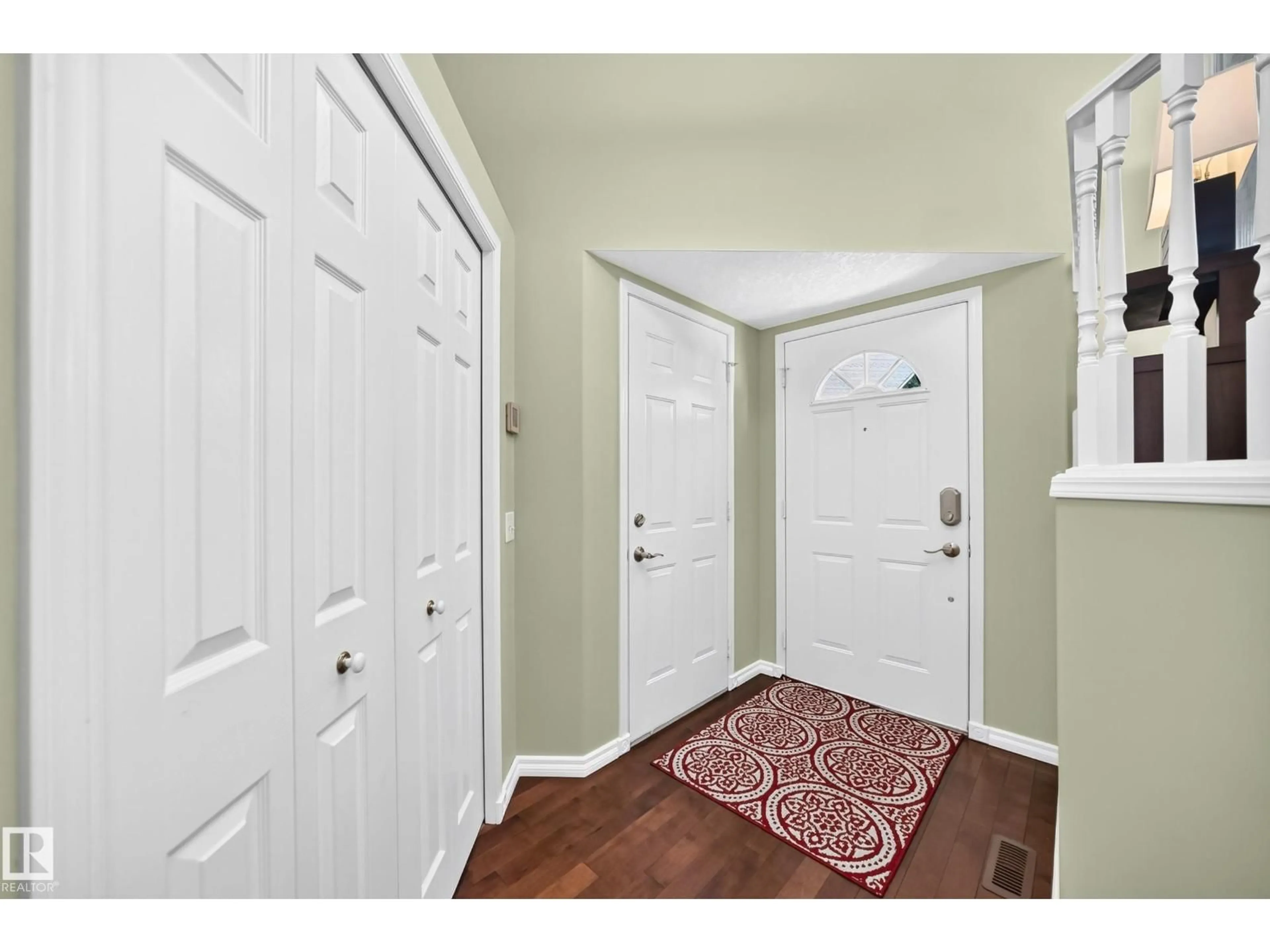 Indoor entryway for 963 BURROWS CR, Edmonton Alberta T6R2L2