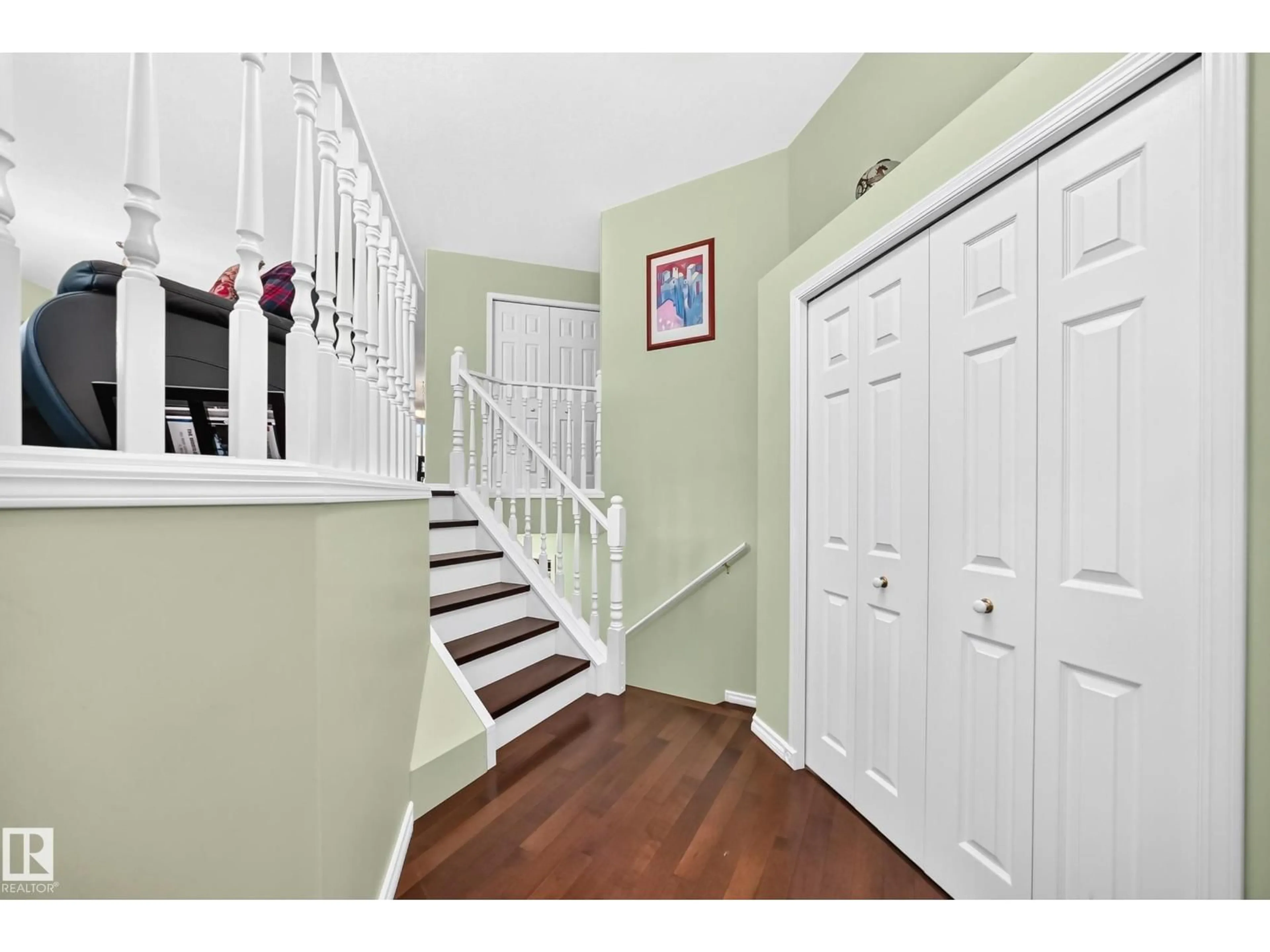 Indoor entryway for 963 BURROWS CR, Edmonton Alberta T6R2L2