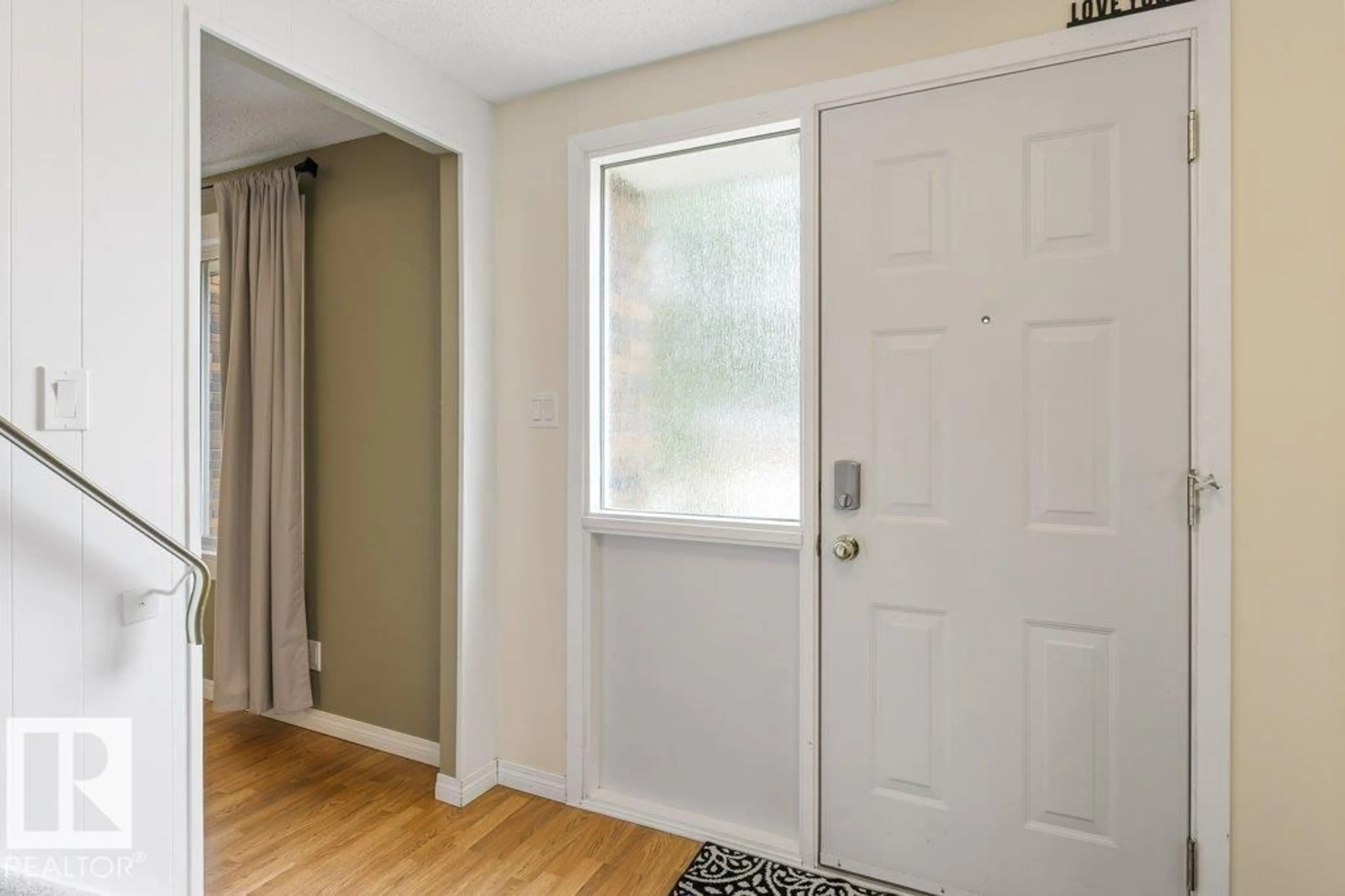 Indoor entryway for 171 RIDGEWOOD, St. Albert Alberta T8N0E9