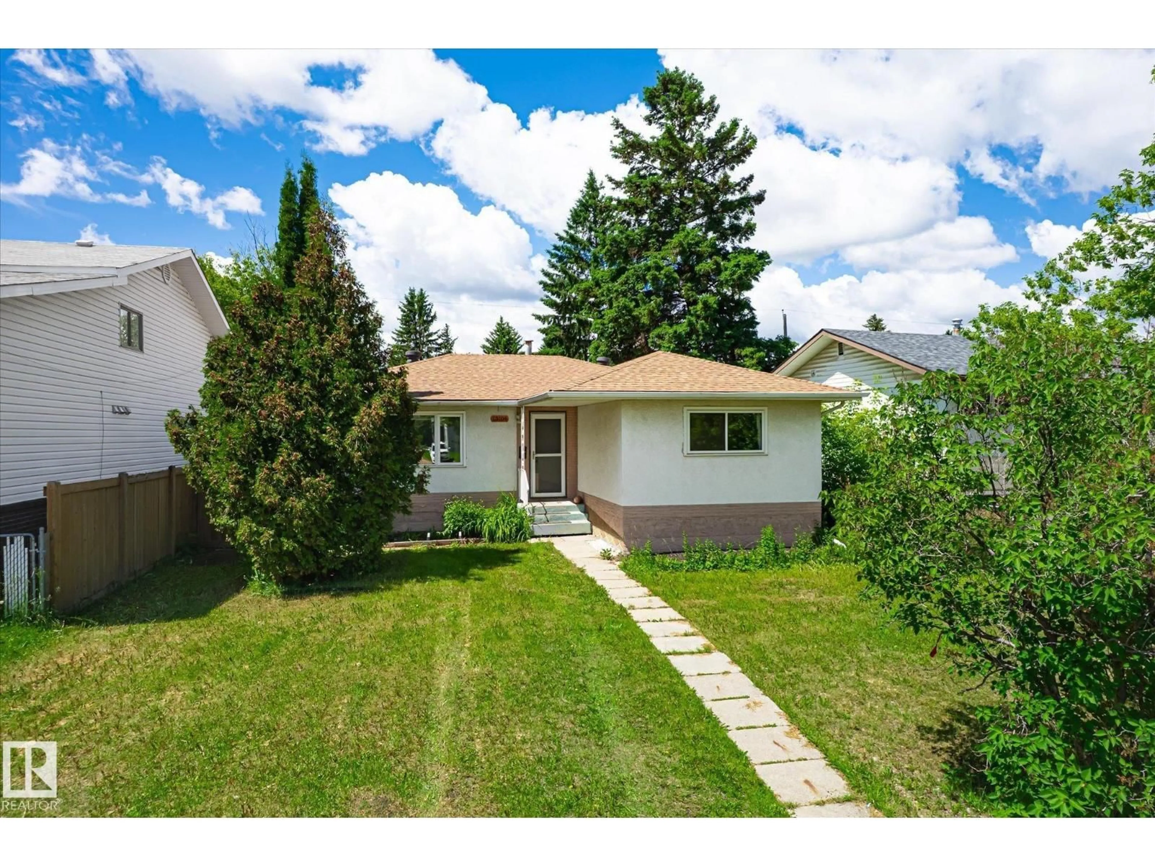 A pic from outside/outdoor area/front of a property/back of a property/a pic from drone, street for NW - 13104 132 ST, Edmonton Alberta T5L1R5