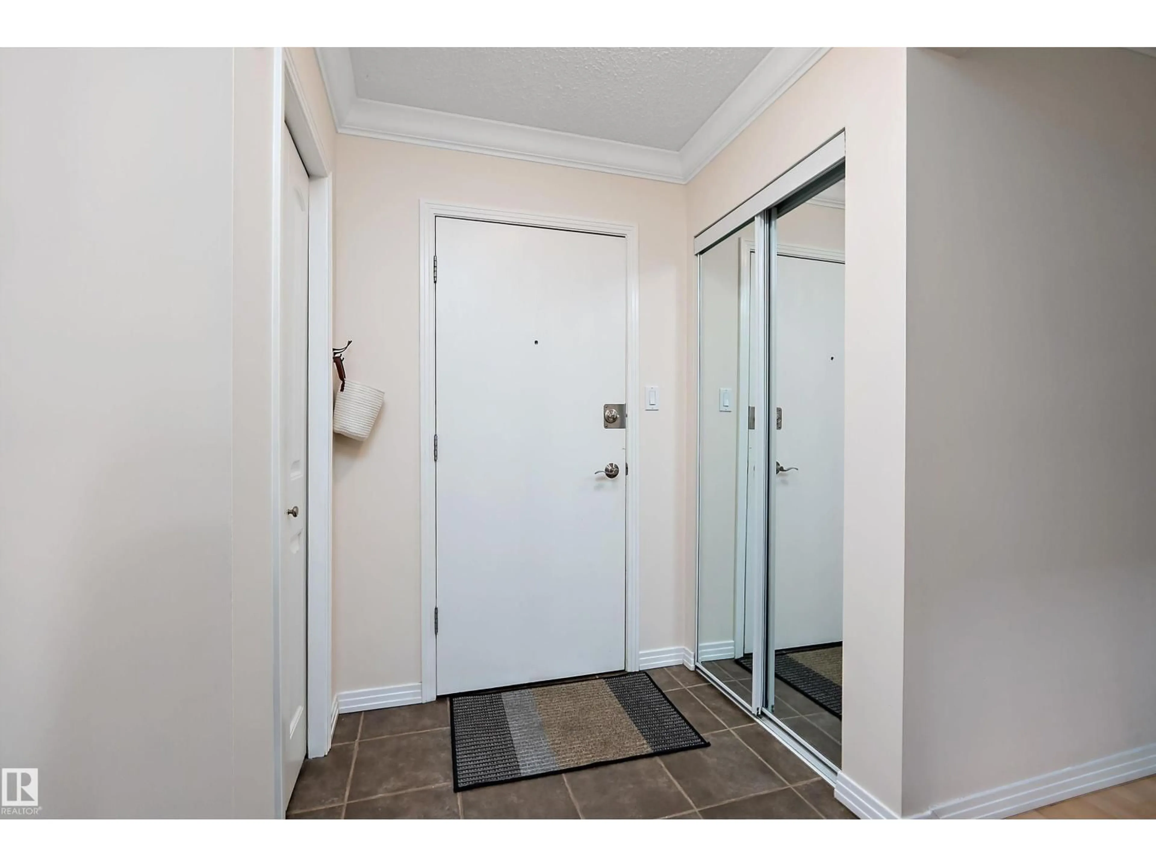 Indoor entryway for 103 - 10720 84 AV, Edmonton Alberta T6E2H9