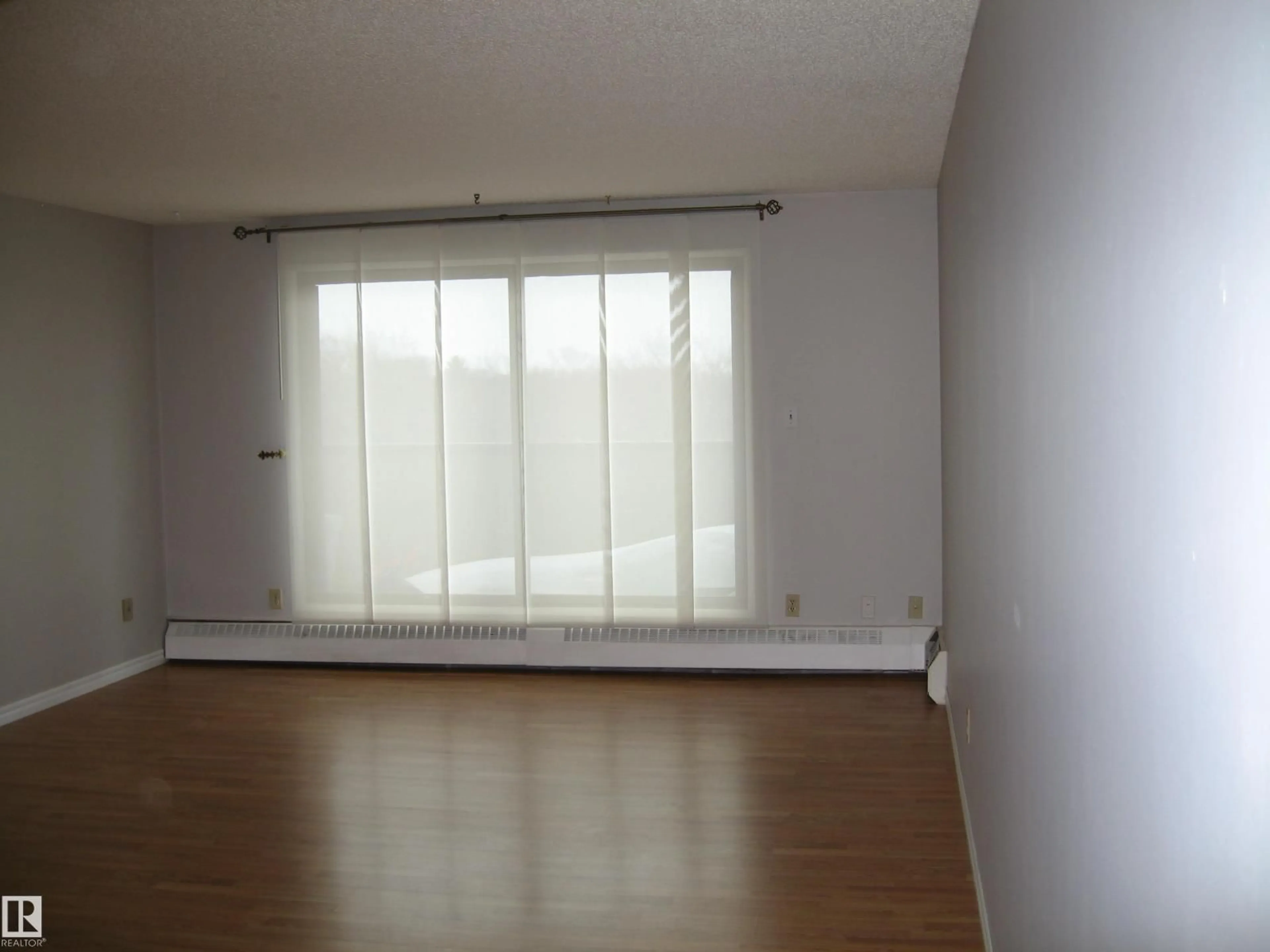 A pic of a room for 5316 - 314 118 AV, Edmonton Alberta T5W1C4