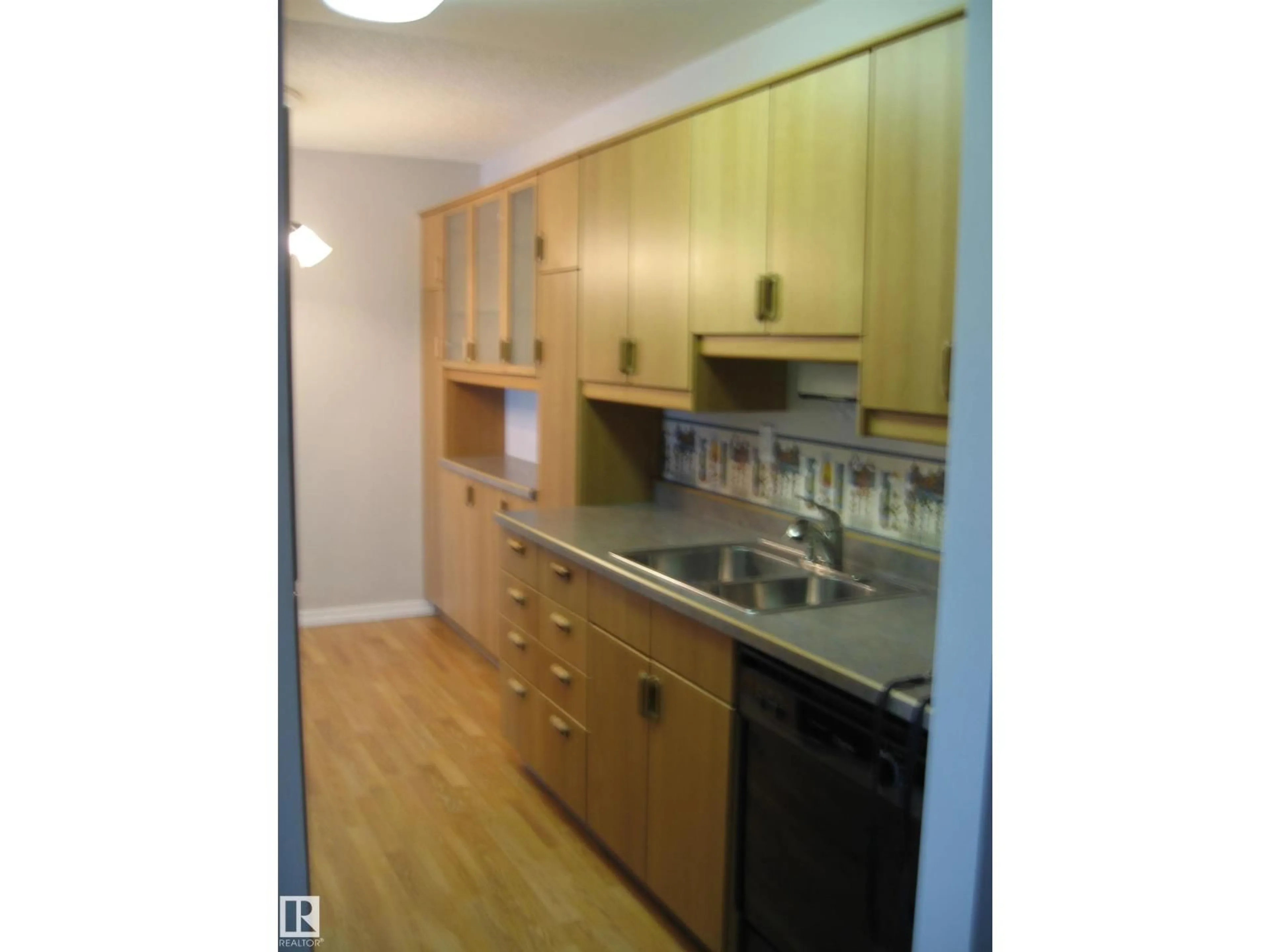 Standard kitchen, wood/laminate floor for 5316 - 314 118 AV, Edmonton Alberta T5W1C4