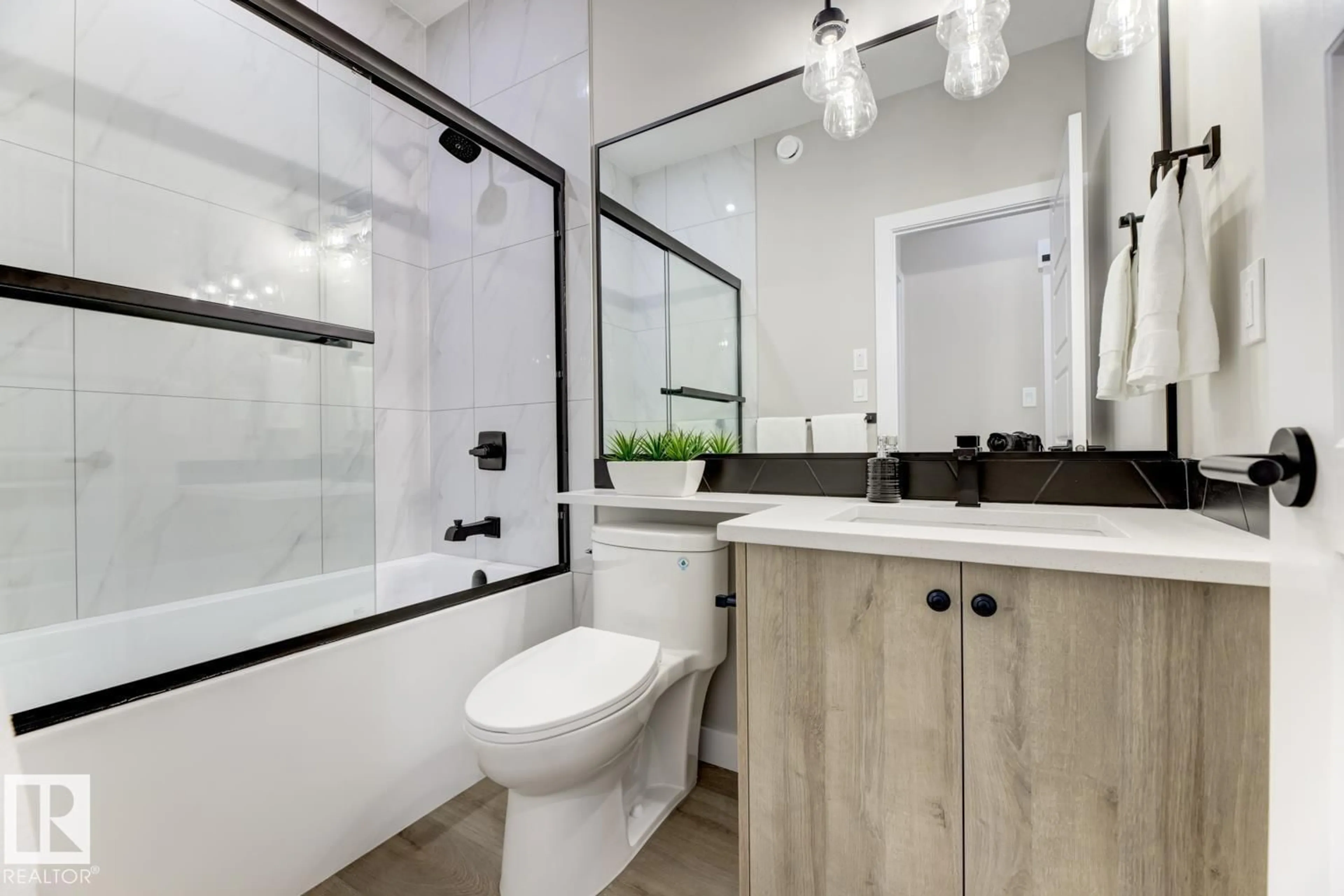 Contemporary bathroom, ceramic/tile floor for 519 ASHGROVE CIRCLE, Leduc Alberta T9E0K8