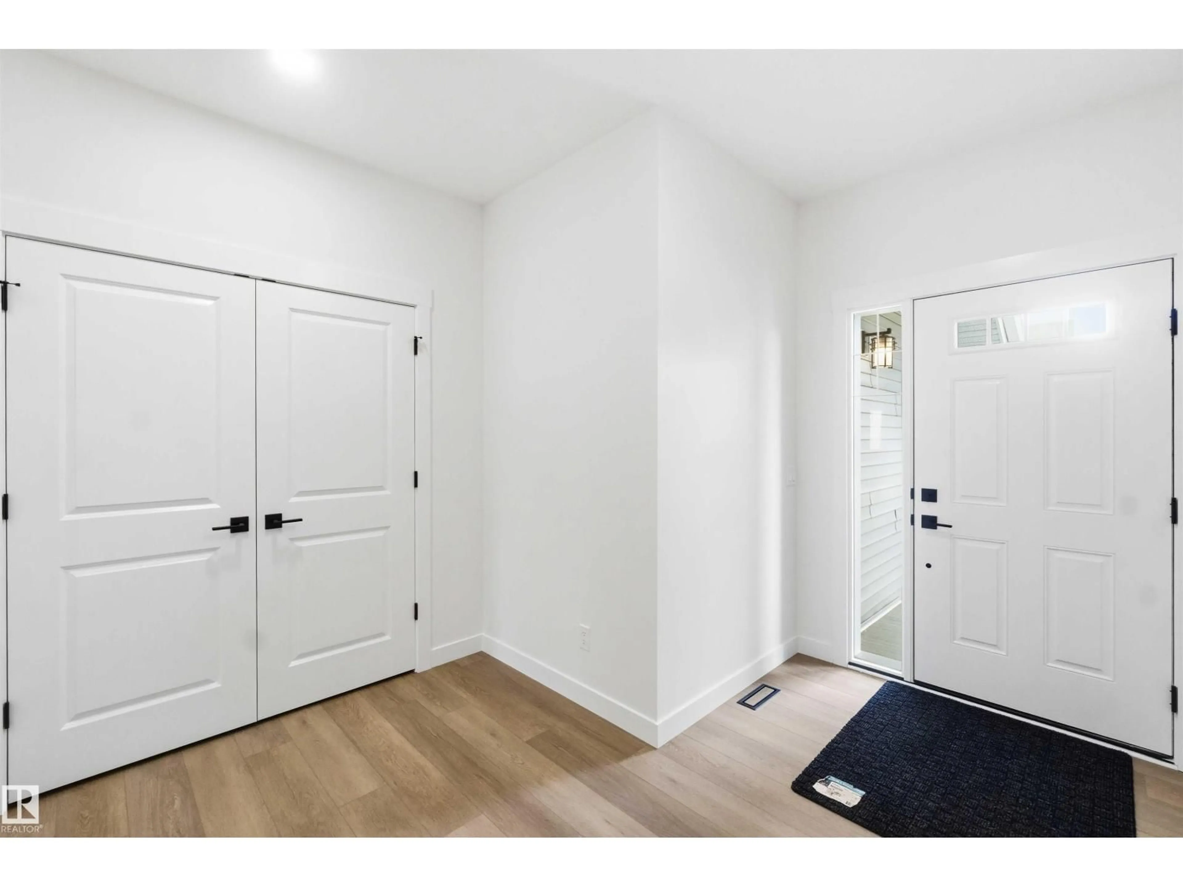 Indoor entryway for 1085 CRISTALL CR, Edmonton Alberta T6W5S8