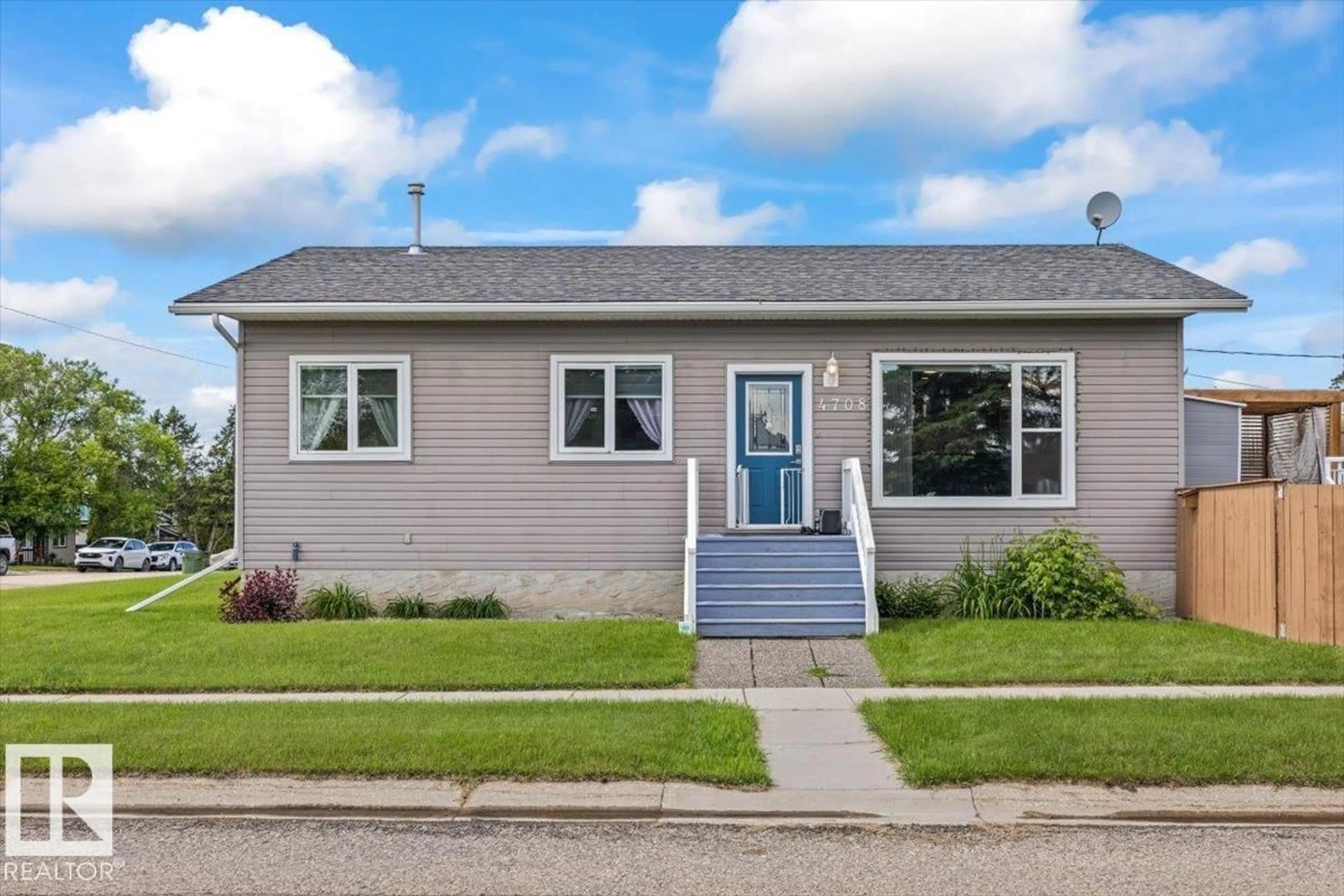 Home with vinyl exterior material, street for 4708 47A AV, Onoway Alberta T0E1V0