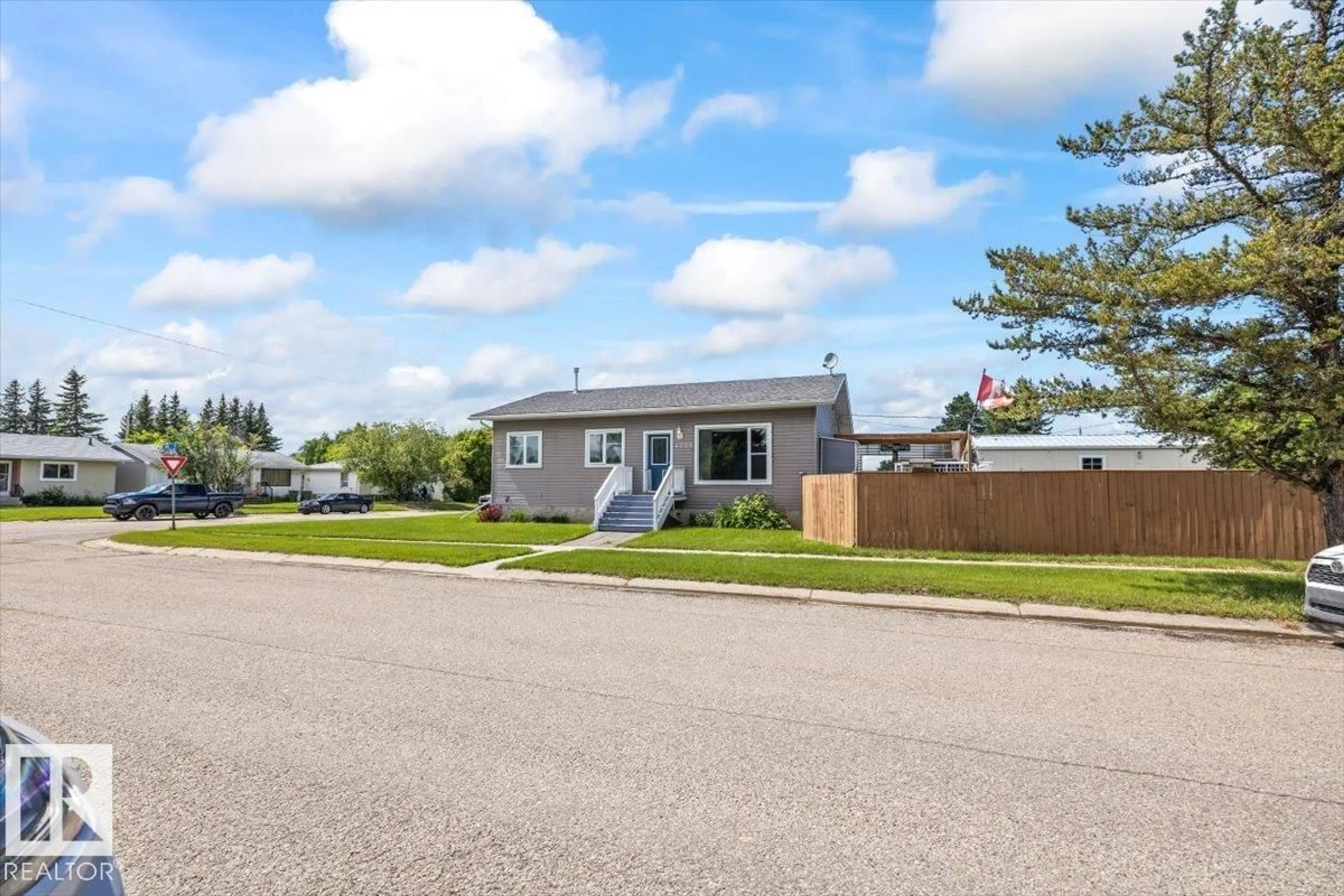 Home with vinyl exterior material, street for 4708 47A AV, Onoway Alberta T0E1V0